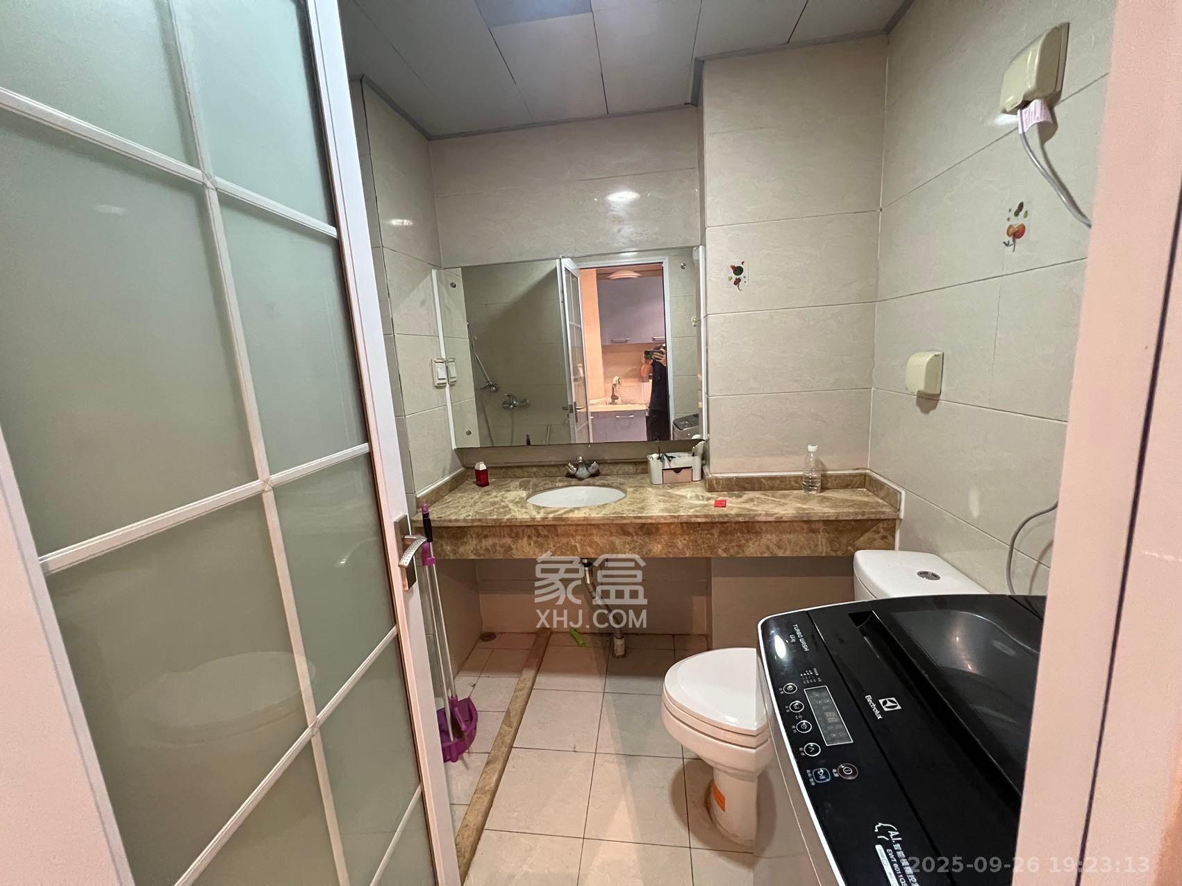 西子一间  1室1厅1卫    1700.0元/月室内图