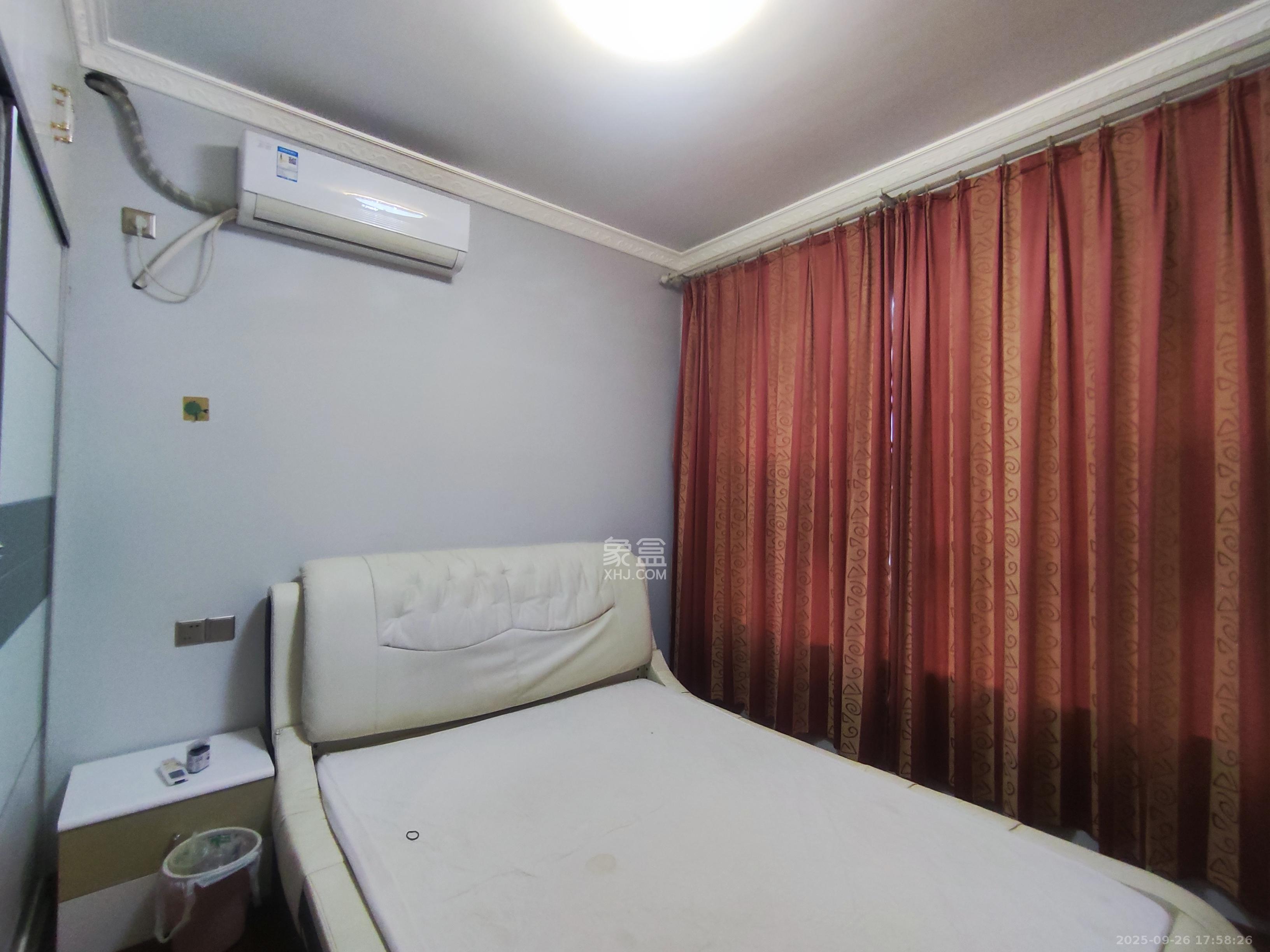 华润凤凰城三期 3室1厅2卫 2500.00元/月 华润凤凰城三期 3室1厅2卫 2500.00元/月室内图