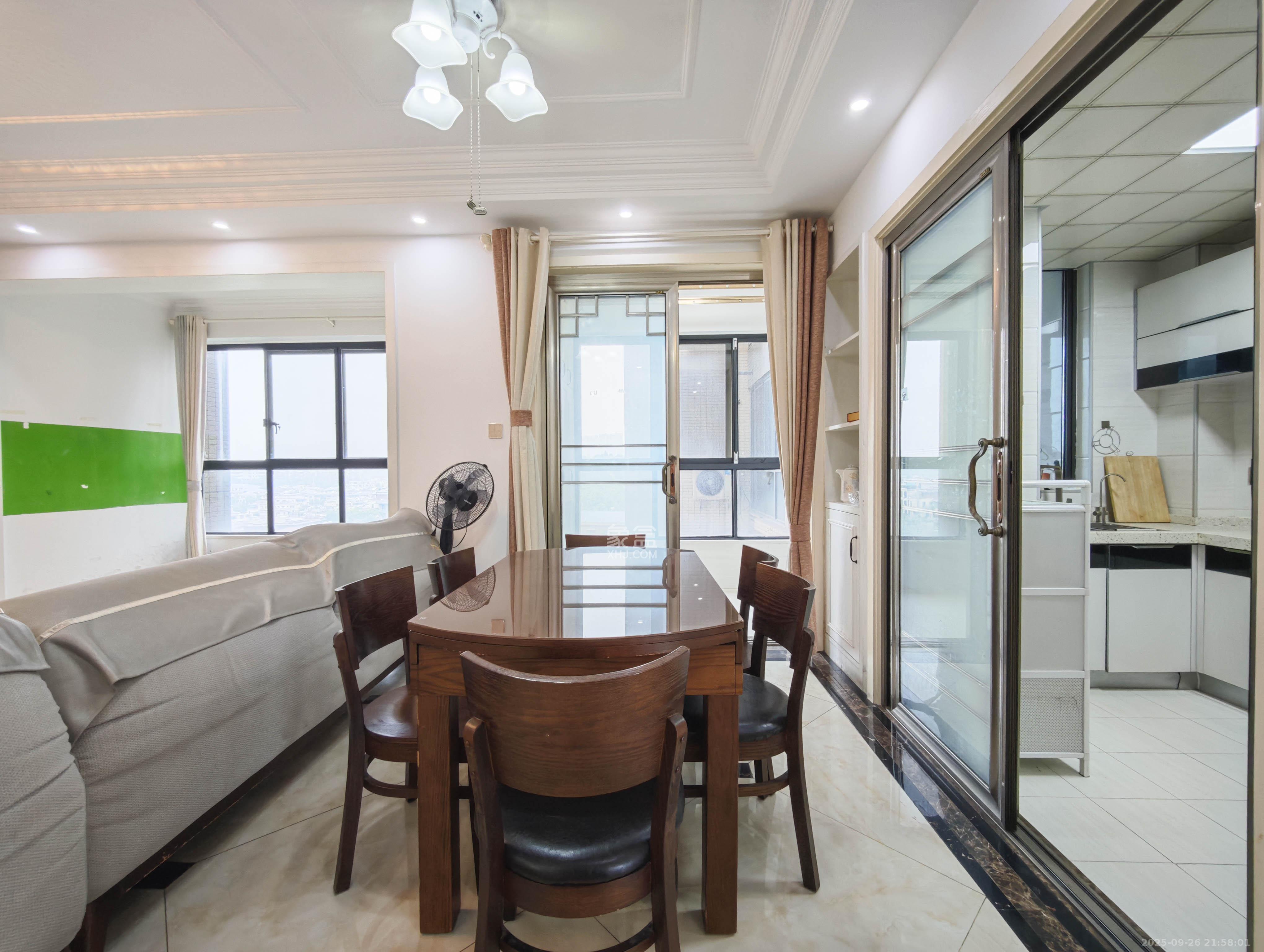 长房半岛蓝湾（观山月）  3室2厅2卫    104.0万其他