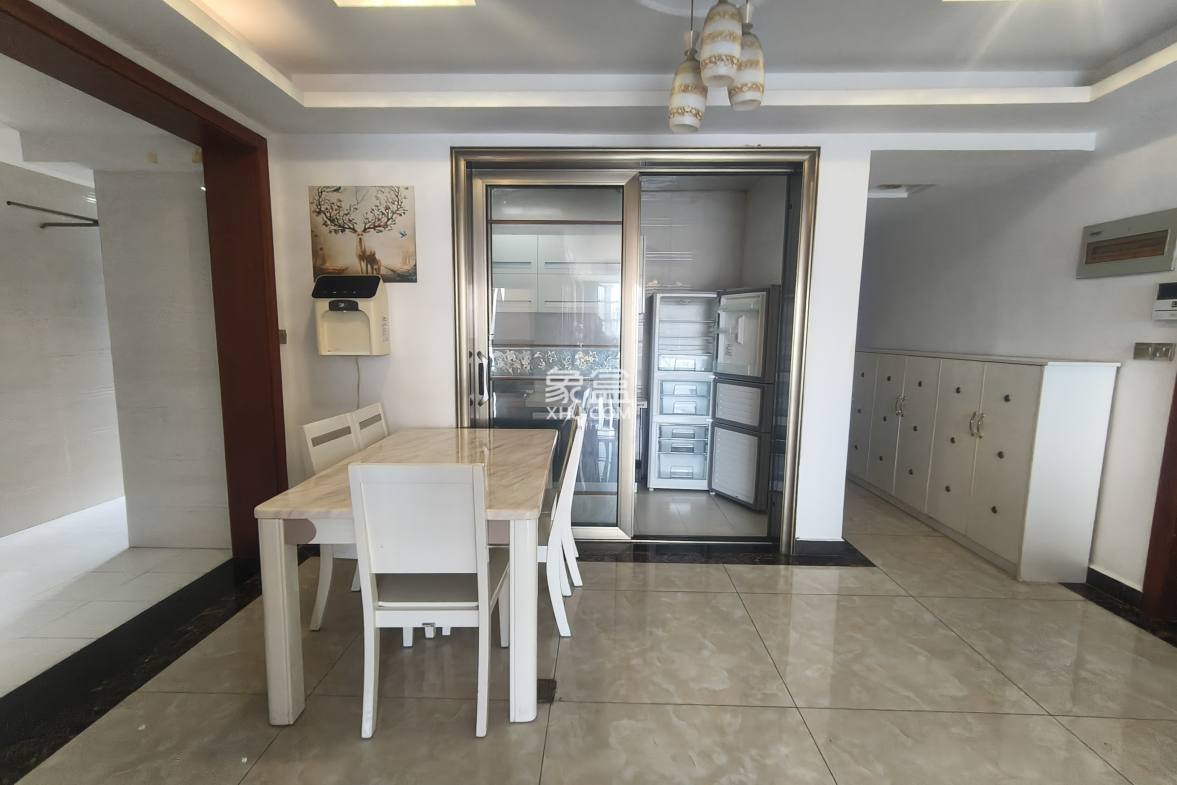 山水印象 3室2厅2卫 2300.0元/月 山水印象 3室2厅2卫 2300.0元/月室内图