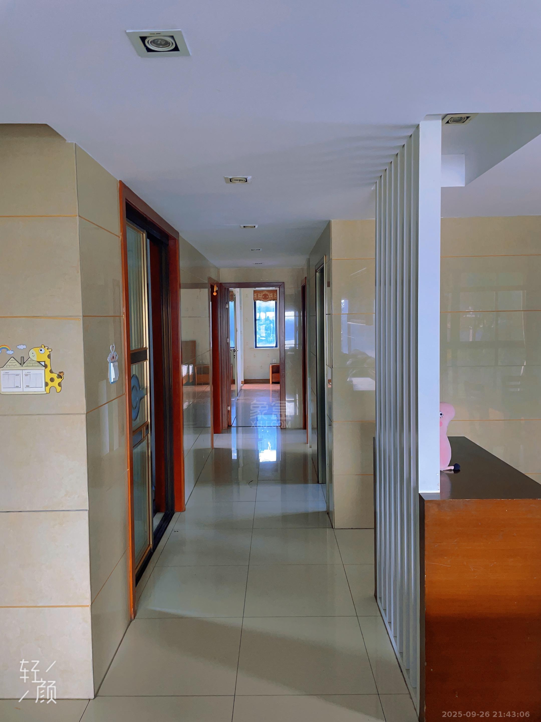 山水国际  4室2厅1卫    2500.0元/月室内图