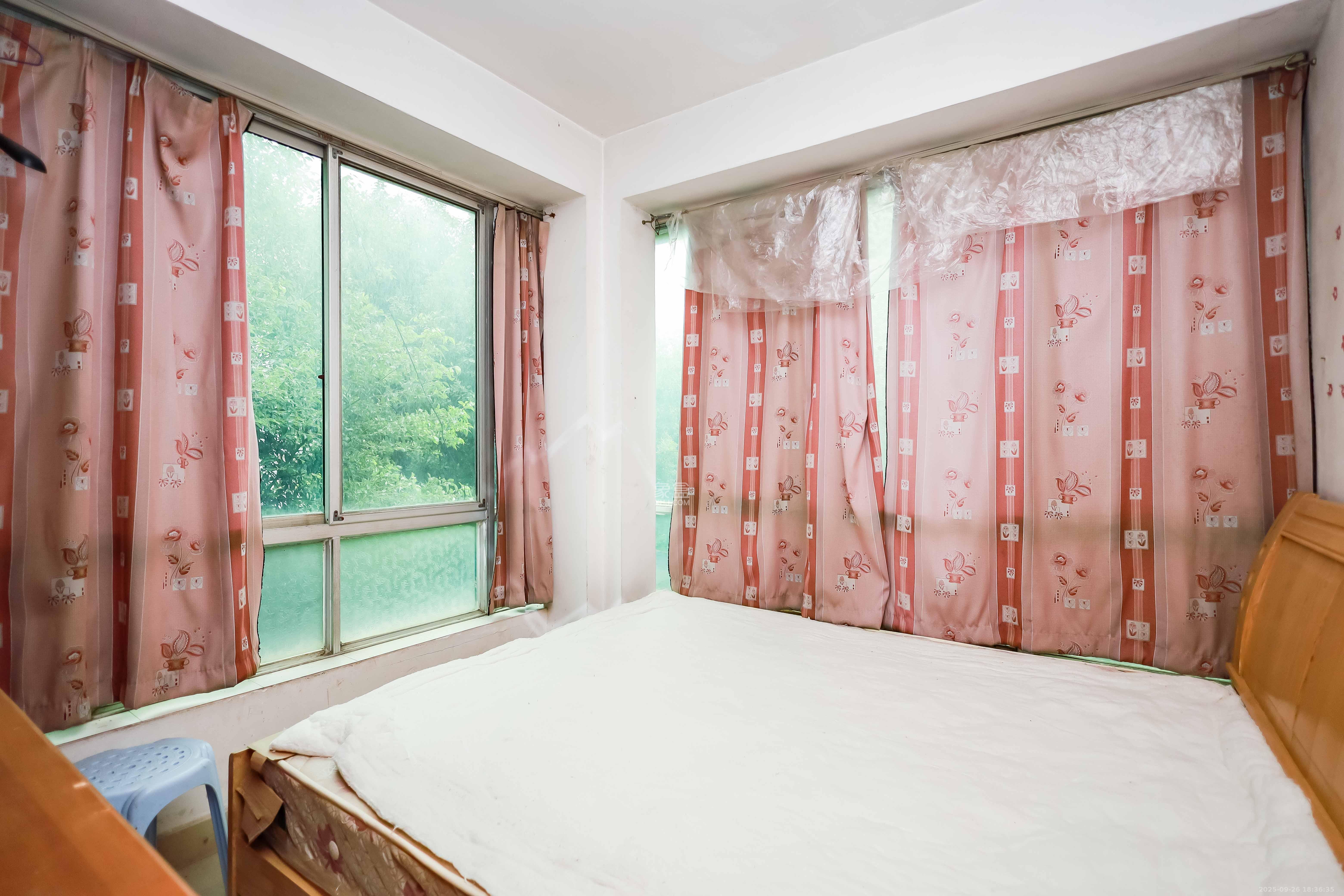 静园山庄 1室1厅1卫 25.0万 静园山庄 1室1厅1卫 25.0万卧室