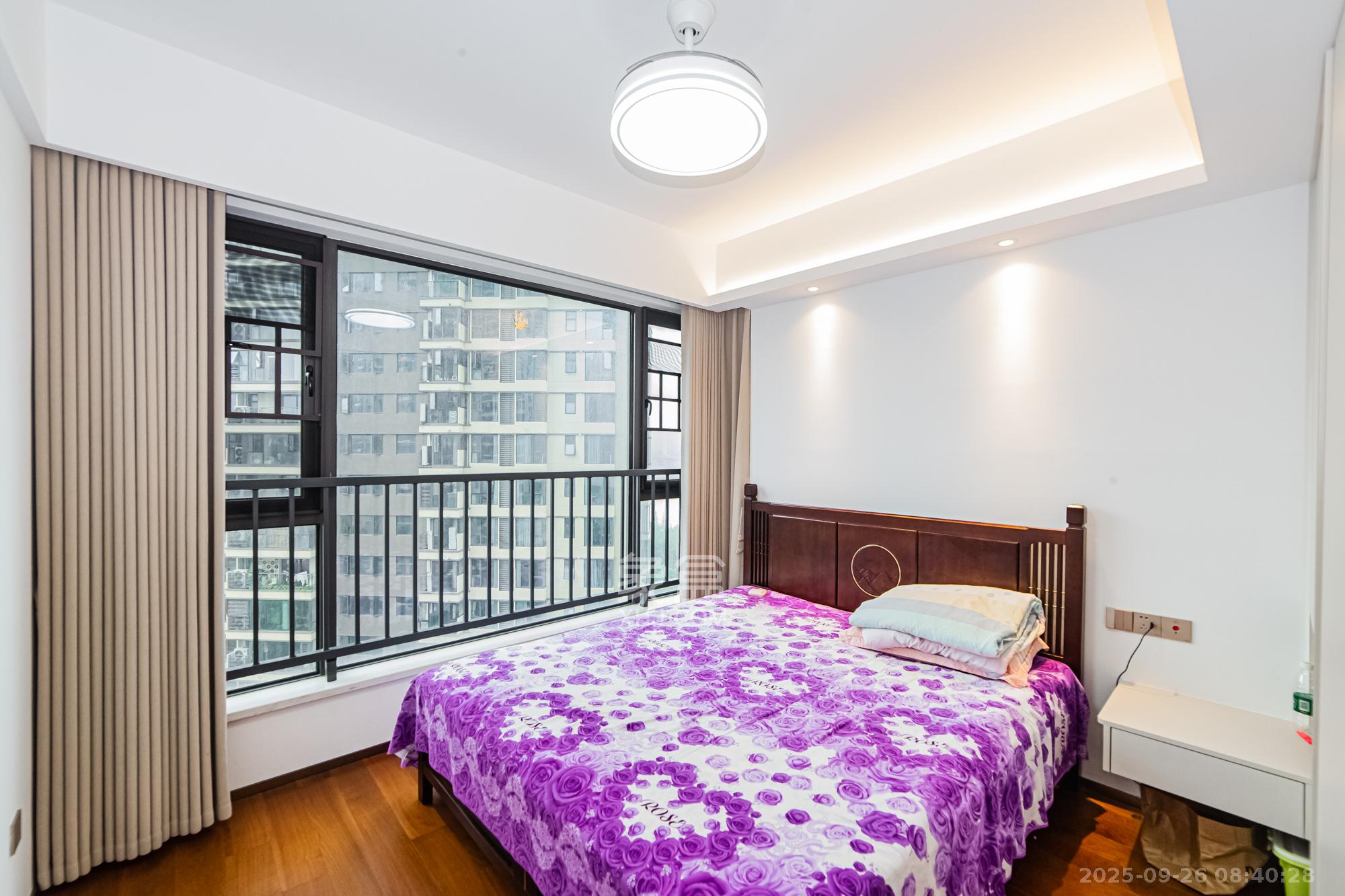 北辰瀚江府  3室2厅2卫    289.0万卧室