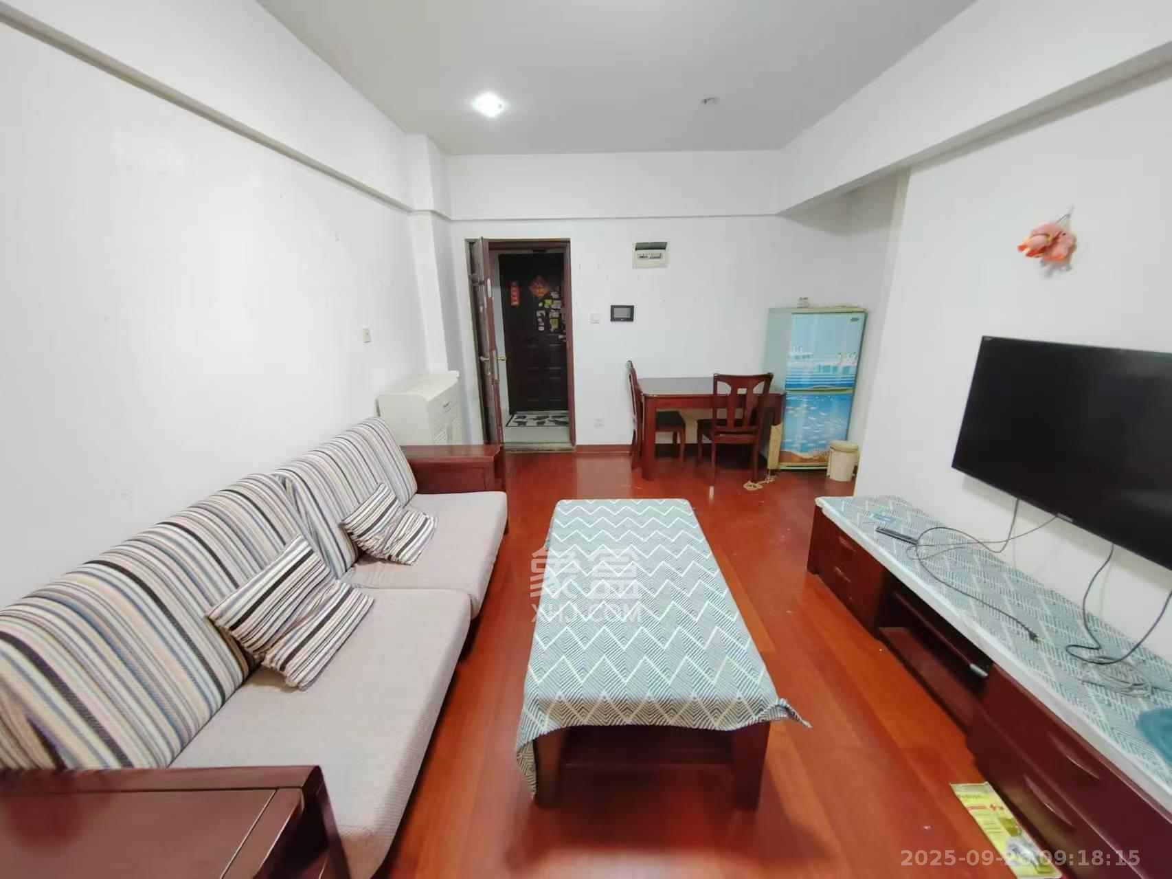 绿地公馆(绿地名邸) 1室1厅1卫 1600.0元/月 绿地公馆(绿地名邸) 1室1厅1卫 1600.0元/月室内图