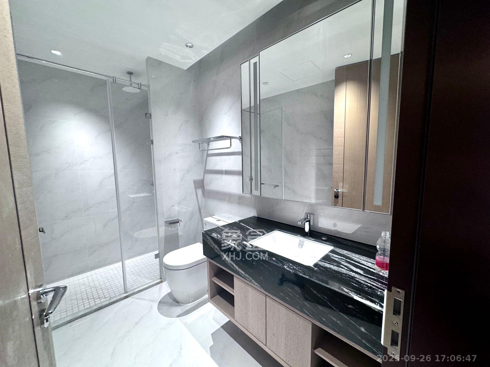 运达中央广场三期 3室2厅2卫 13000.0元/月 运达中央广场三期 3室2厅2卫 13000.0元/月室内图