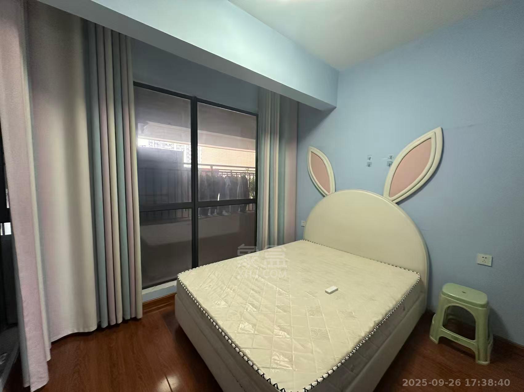 春藤小镇 3室2厅1卫 1800.0元/月 春藤小镇 3室2厅1卫 1800.0元/月室内图