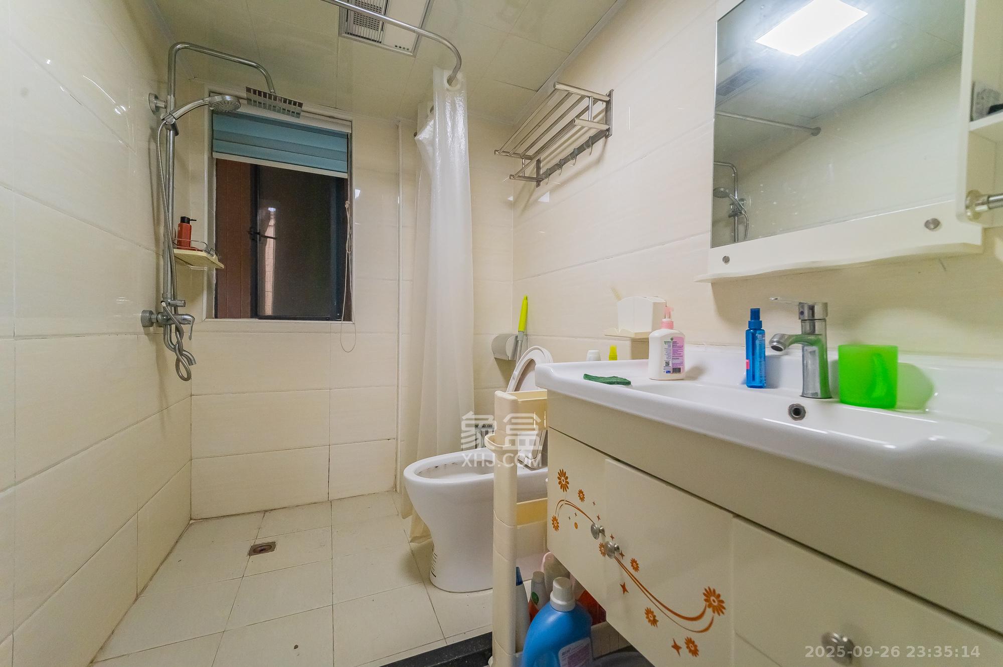 方略城市广场 3室2厅2卫 63.0万 方略城市广场 3室2厅2卫 63.0万卫生间