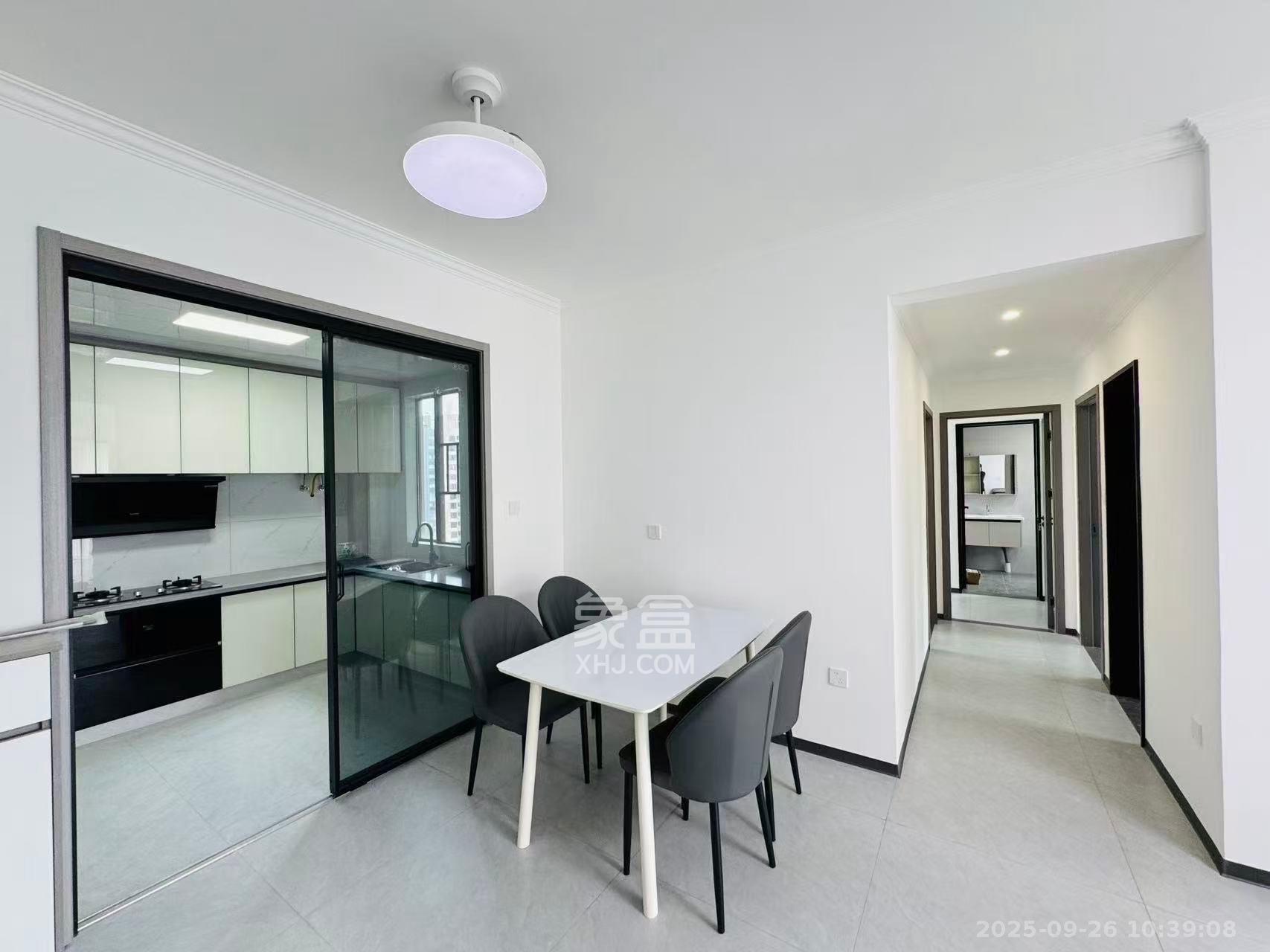 岭福家苑(天心佳苑) 3室2厅2卫 3300.0元/月 岭福家苑(天心佳苑) 3室2厅2卫 3300.0元/月室内图