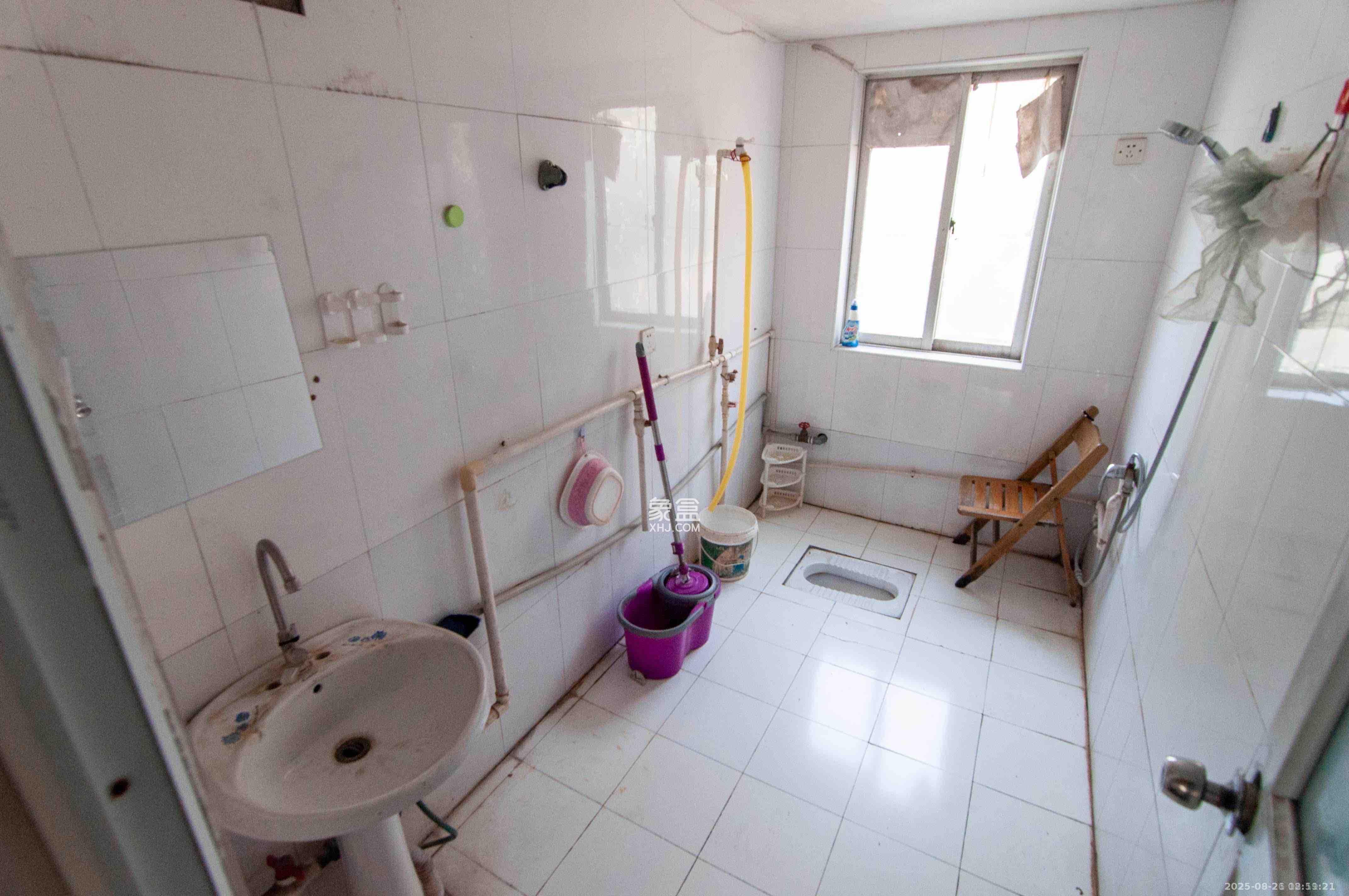 红叶山庄 3室2厅2卫 1550.0元/月 红叶山庄 3室2厅2卫 1550.0元/月室内图