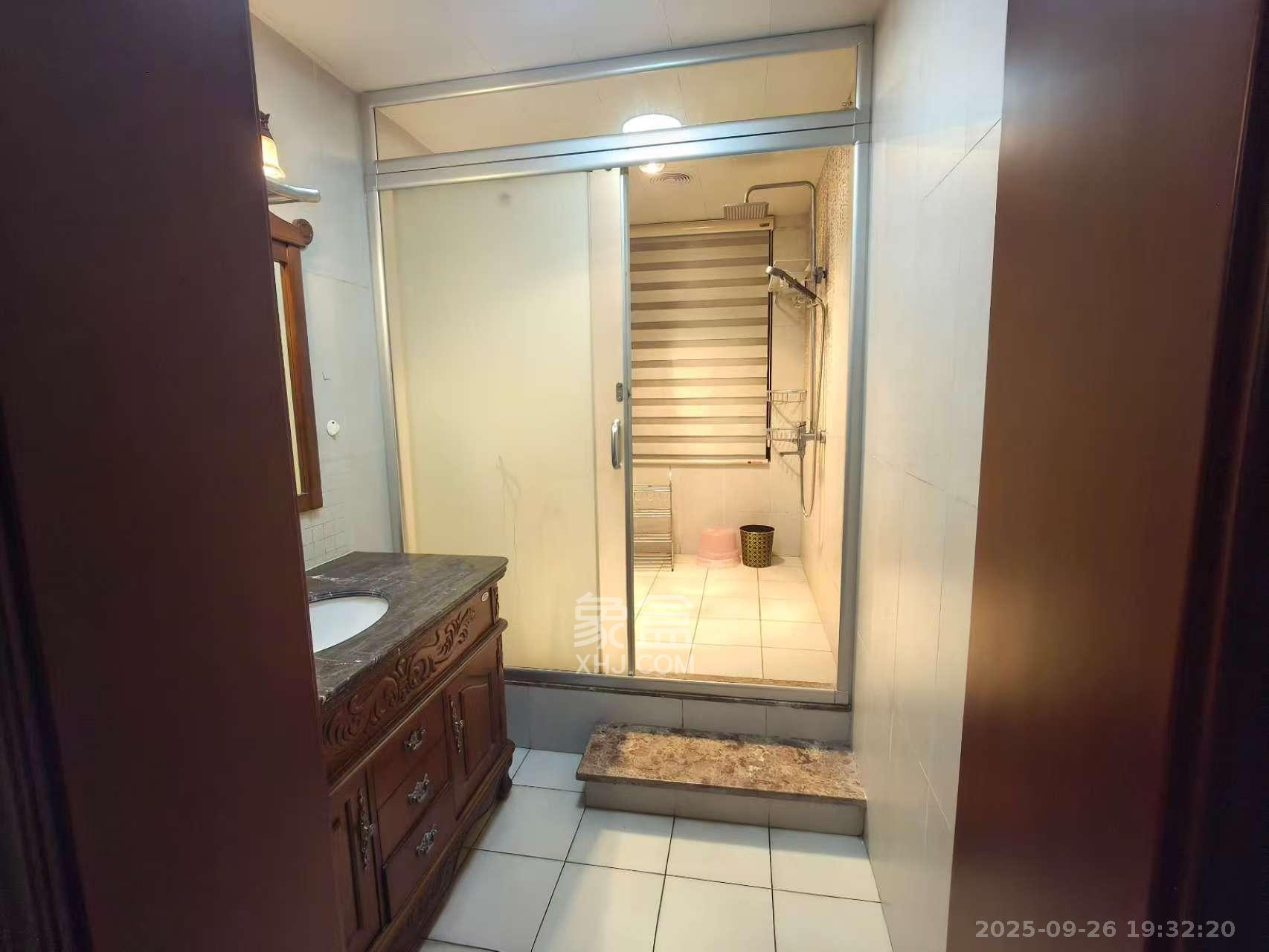 绿城桂花城 4室2厅2卫 4000.0元/月 绿城桂花城 4室2厅2卫 4000.0元/月室内图