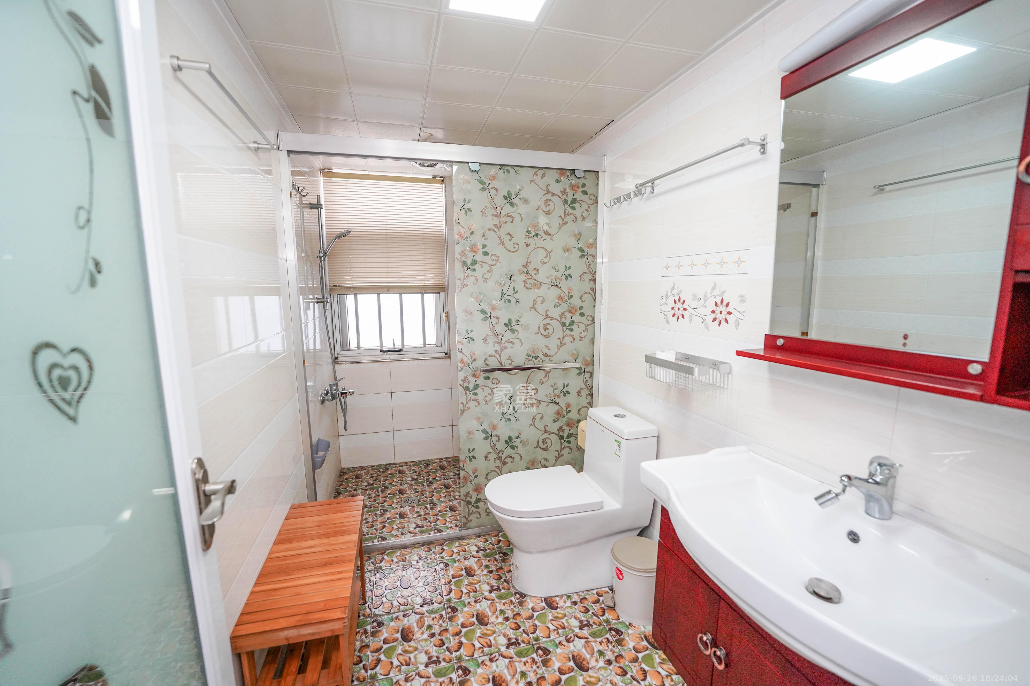 嘉华城(一期) 4室2厅2卫 175.0万 嘉华城(一期) 4室2厅2卫 175.0万卫生间