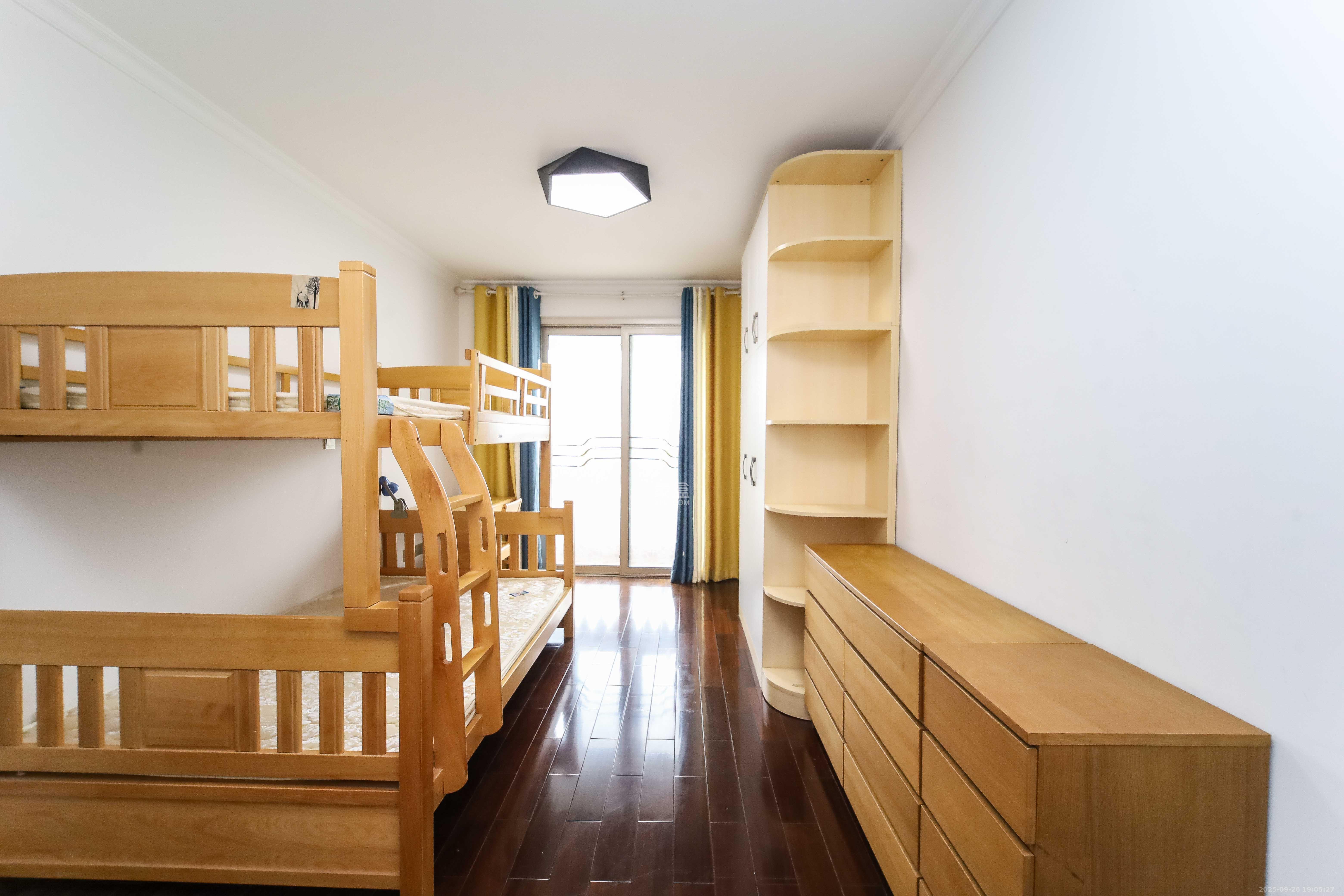 世嘉国际华城  3室2厅2卫    126.0万卧室