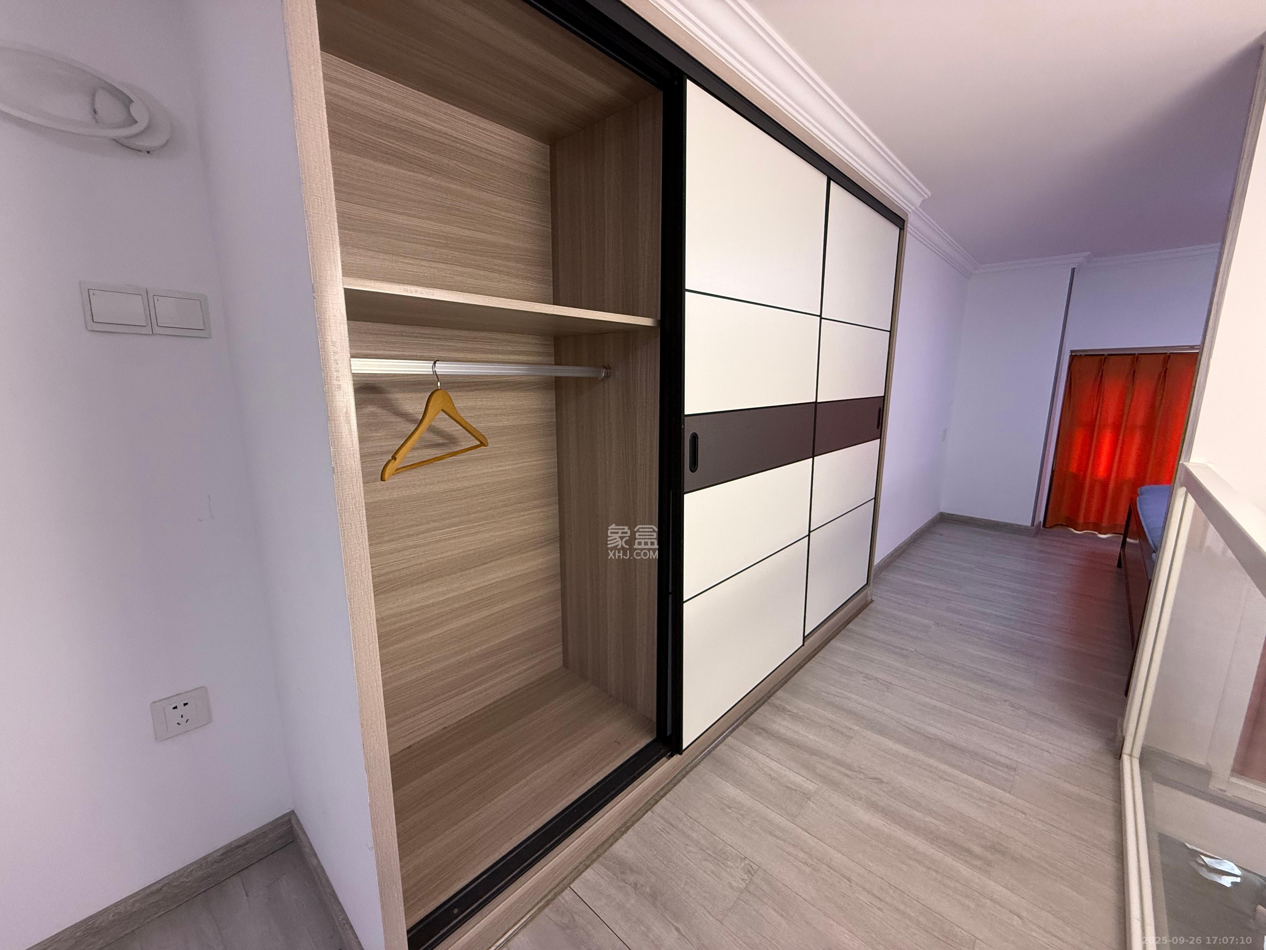 藏珑湖上公馆 1室1厅1卫 2400.0元/月 藏珑湖上公馆 1室1厅1卫 2400.0元/月室内图