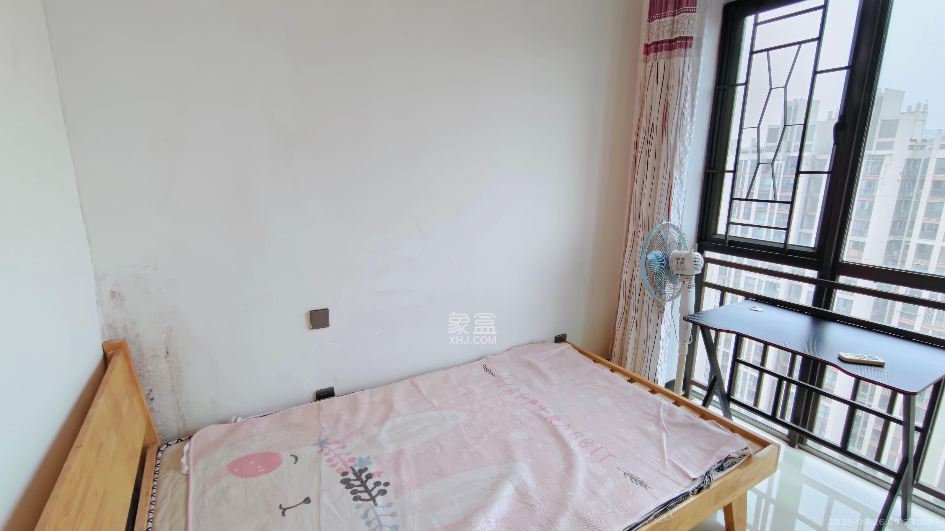 旭辉华庭  3室2厅2卫   1900.00元/月室内图