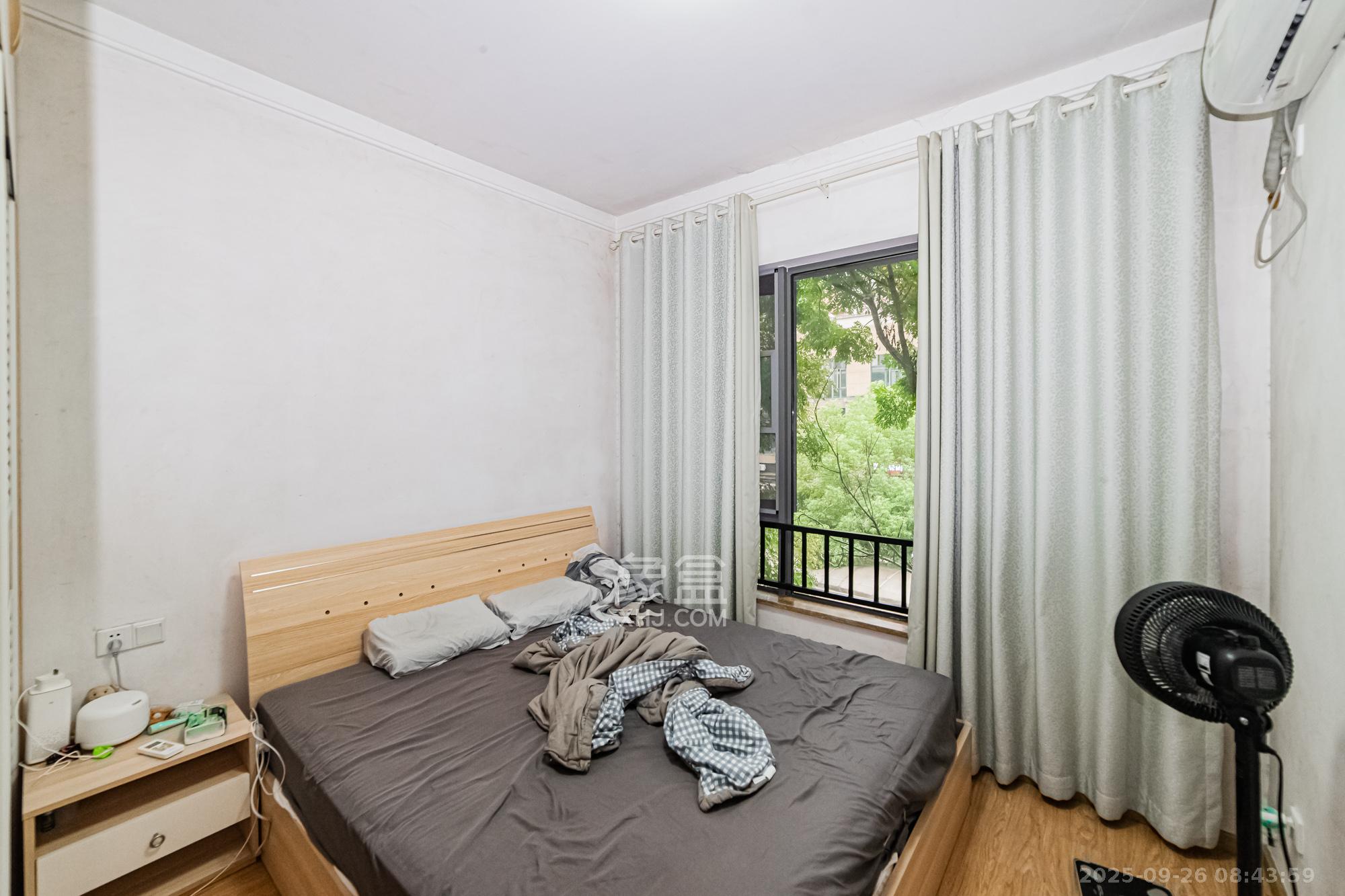 珠江郦城公园1号 2室2厅1卫 90.0万 珠江郦城公园1号 2室2厅1卫 90.0万卧室