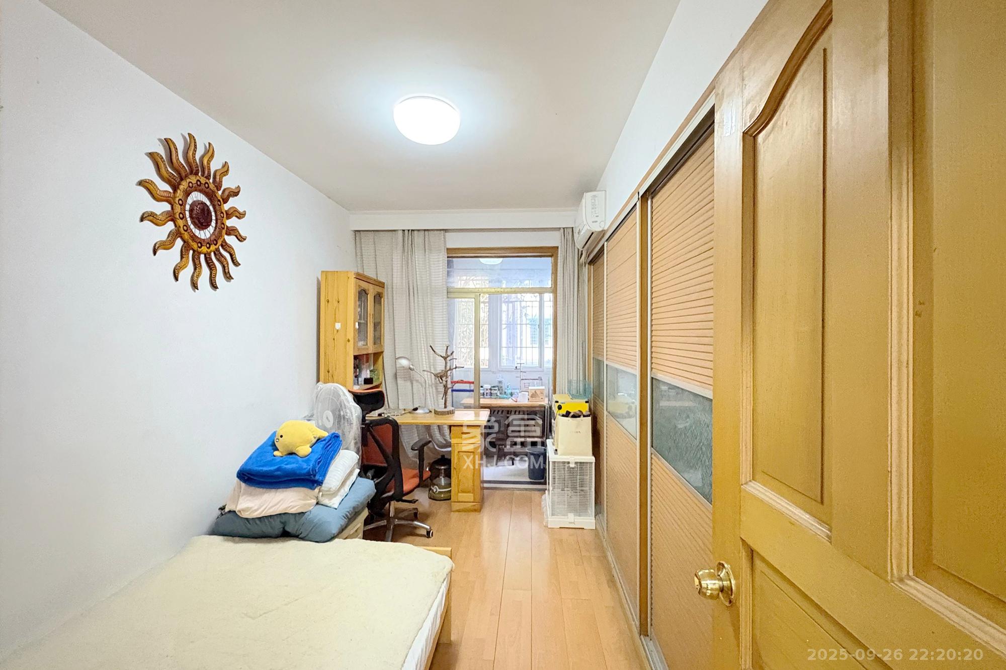 南明苑西区 3室2厅2卫 82.0万 南明苑西区 3室2厅2卫 82.0万卧室