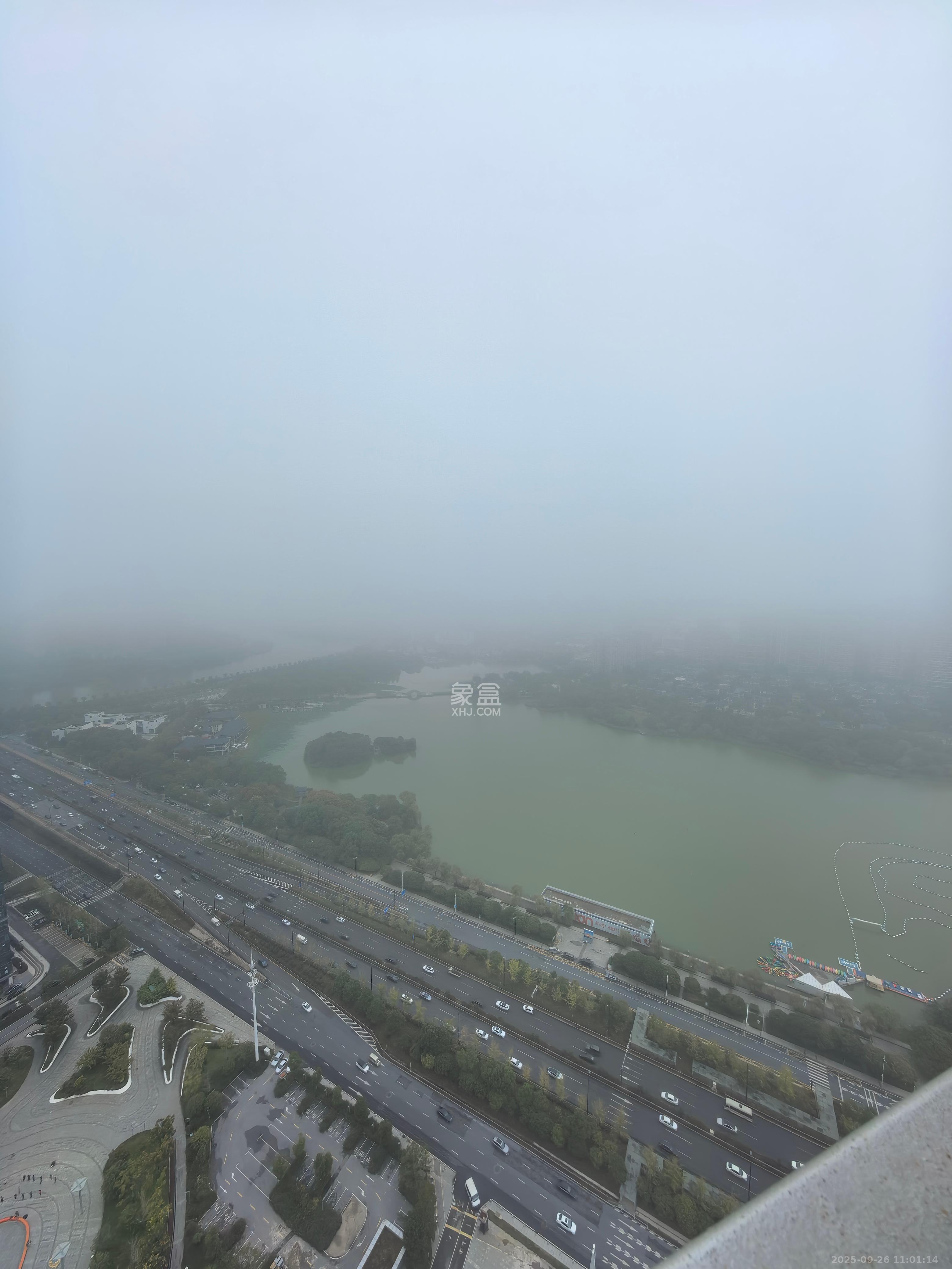 绿地V岛  4室2厅3卫    8000.0元/月室内图