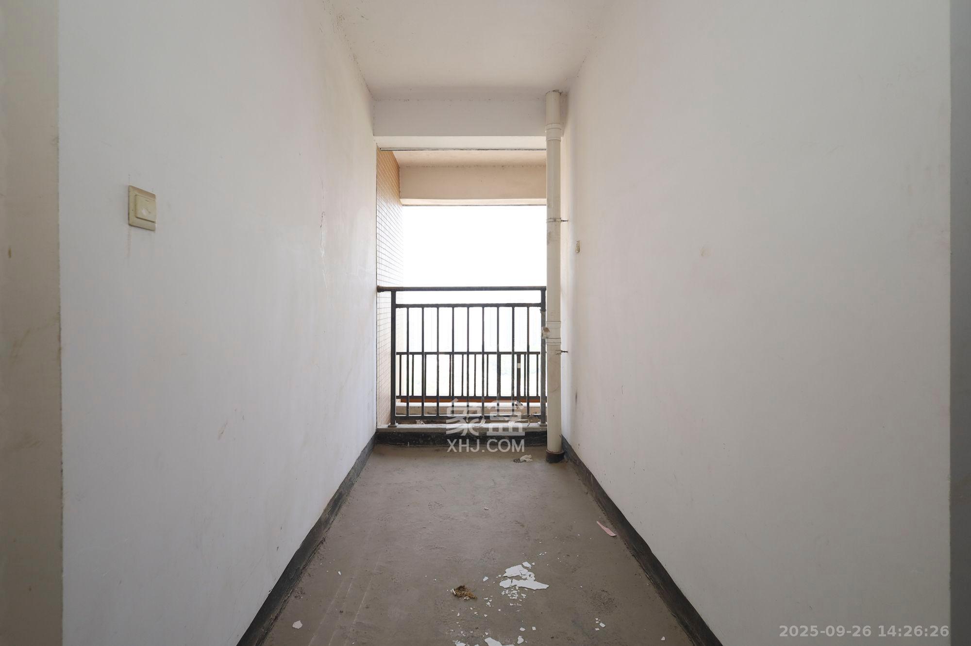 湘诚德峰小区A区 3室2厅1卫 1000.0元/月 湘诚德峰小区A区 3室2厅1卫 1000.0元/月室内图