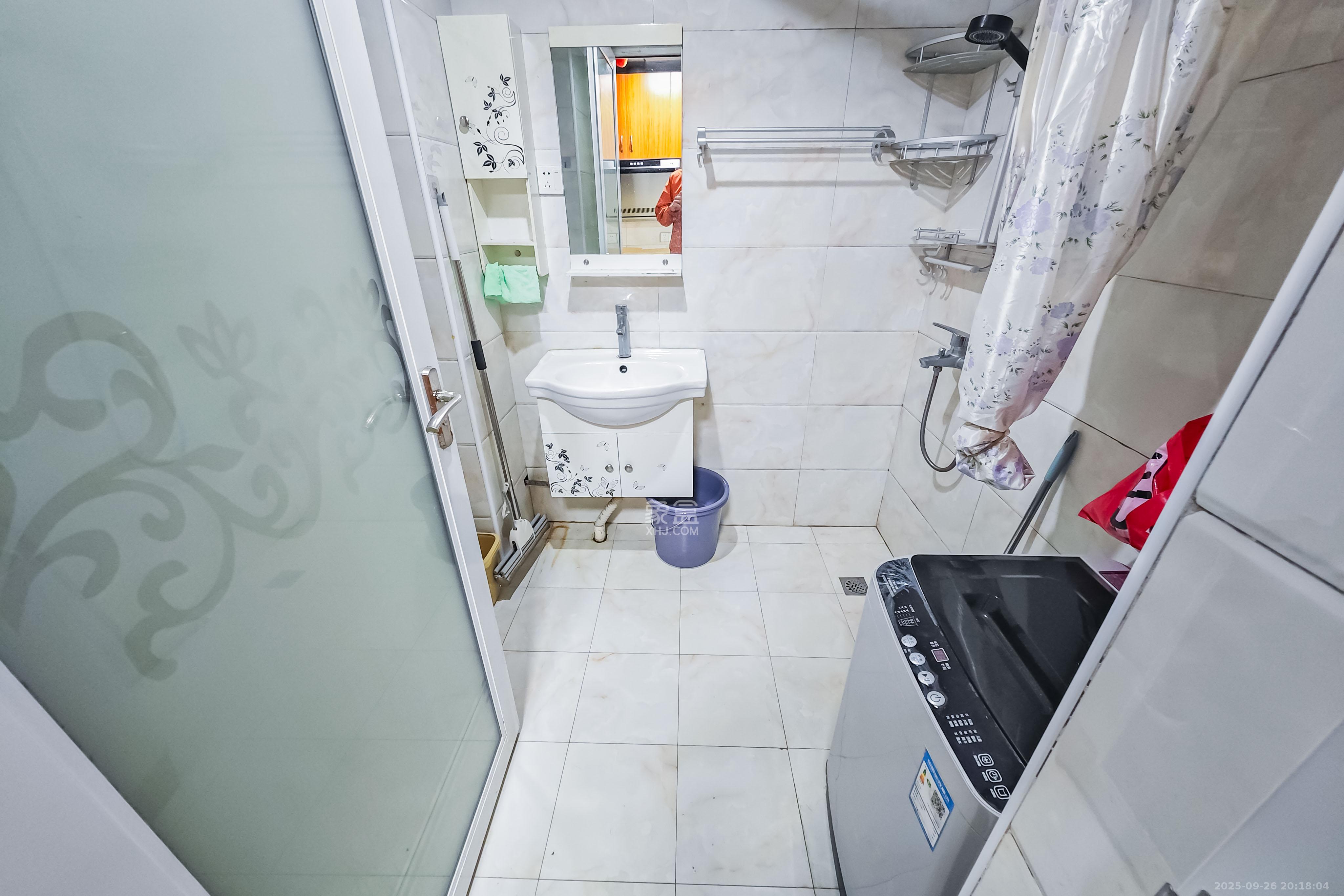 融科东南海 1室1厅1卫 19.5万 融科东南海 1室1厅1卫 19.5万卫生间