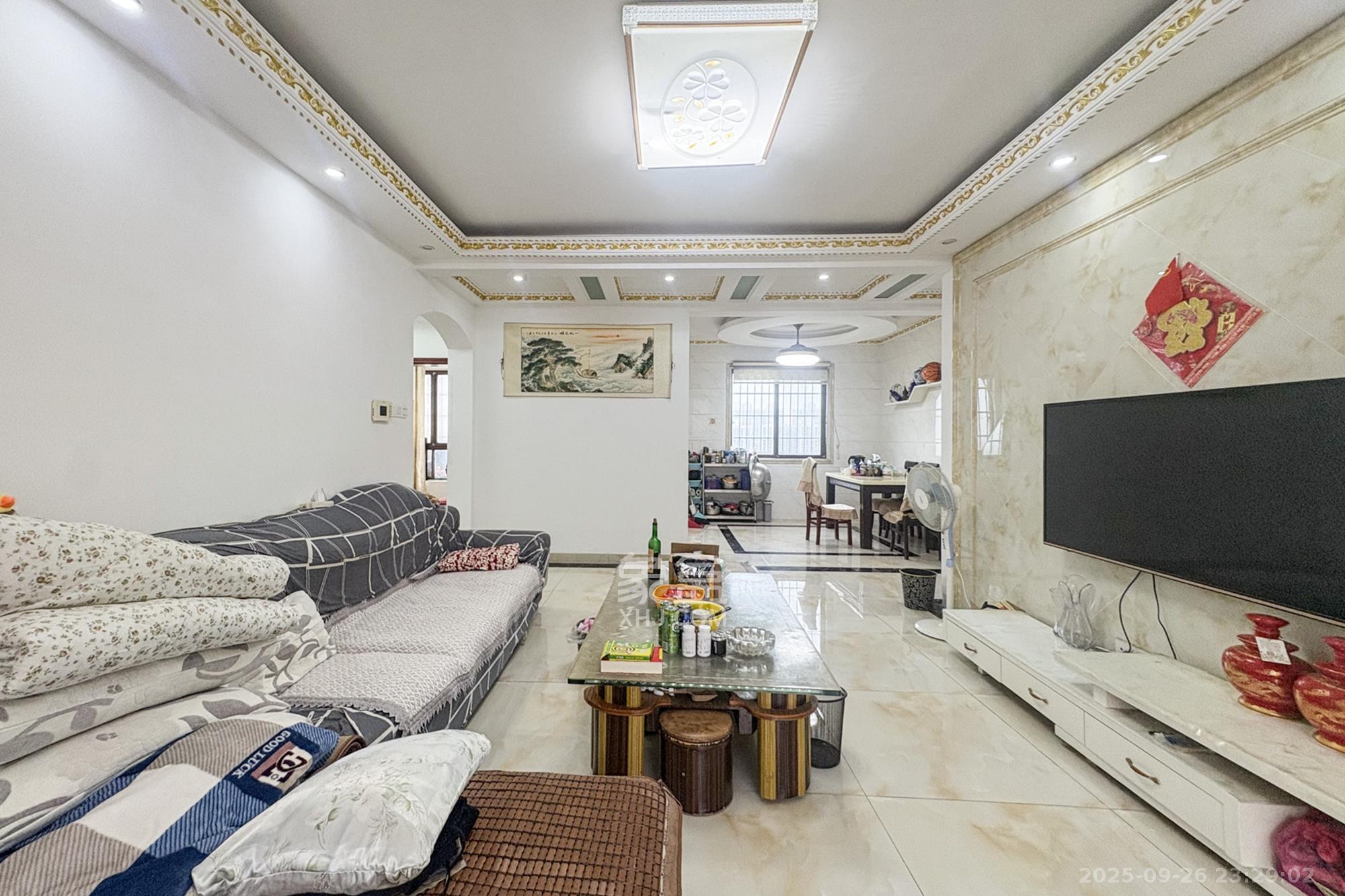 湖湾世景  4室2厅2卫    83.8万 湖湾世景  4室2厅2卫    83.8万客厅