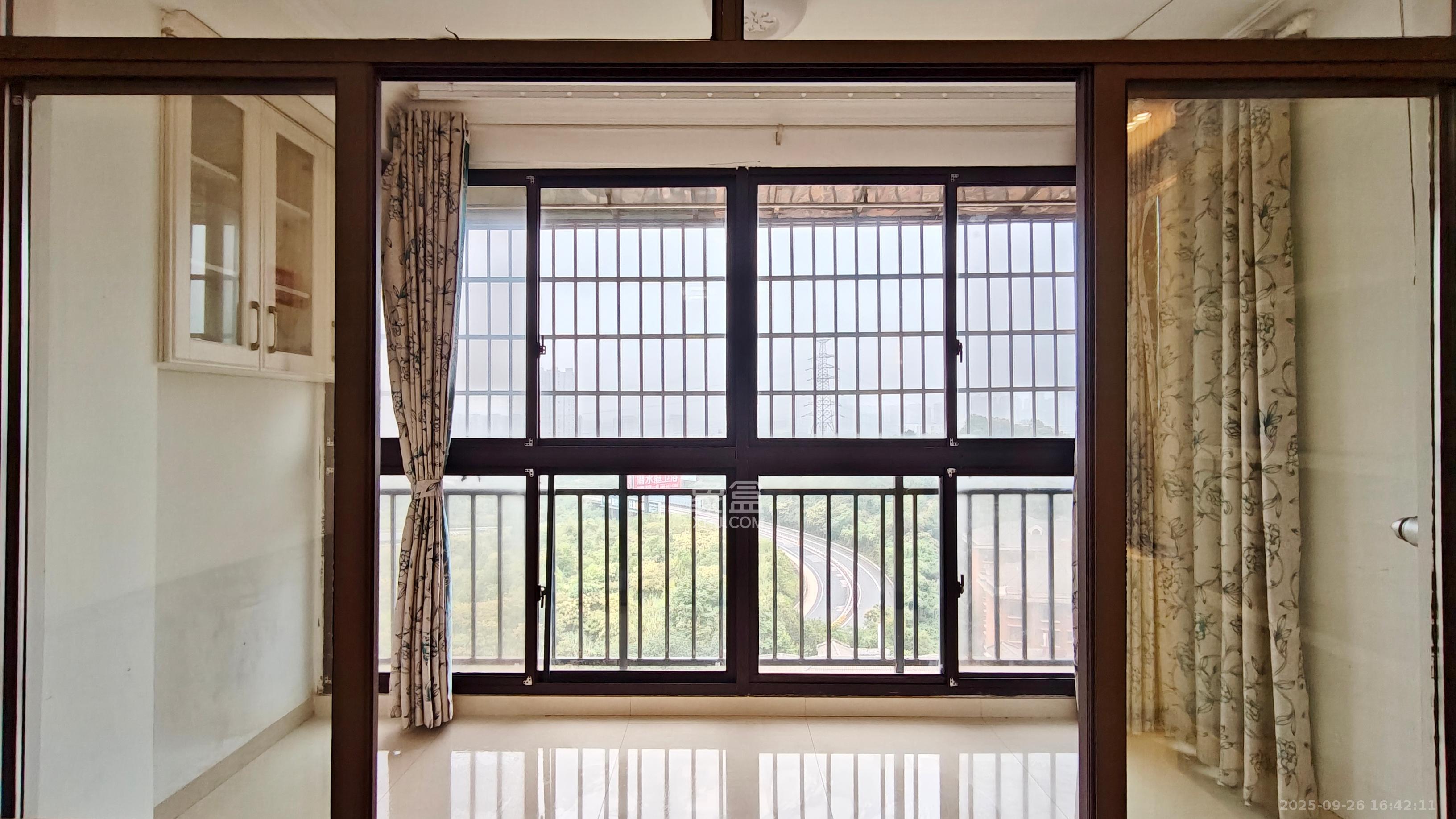 卓越麓山别墅（麓山峰境产权麓山花苑）  3室2厅1卫   1800.00元/月室内图