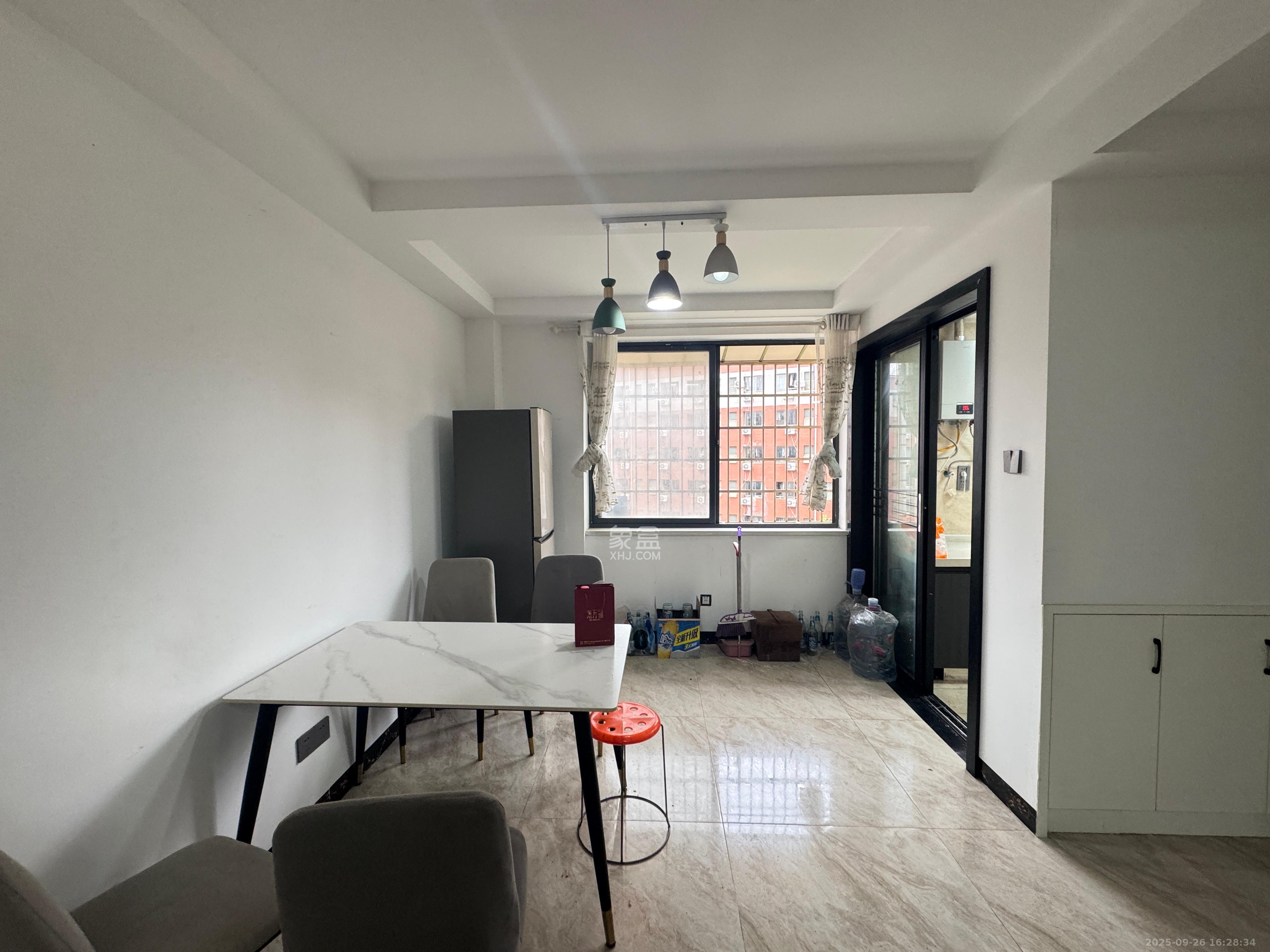 月亮湾草莓街区一、二期 4室2厅1卫 2300.0元/月 月亮湾草莓街区一、二期 4室2厅1卫 2300.0元/月室内图