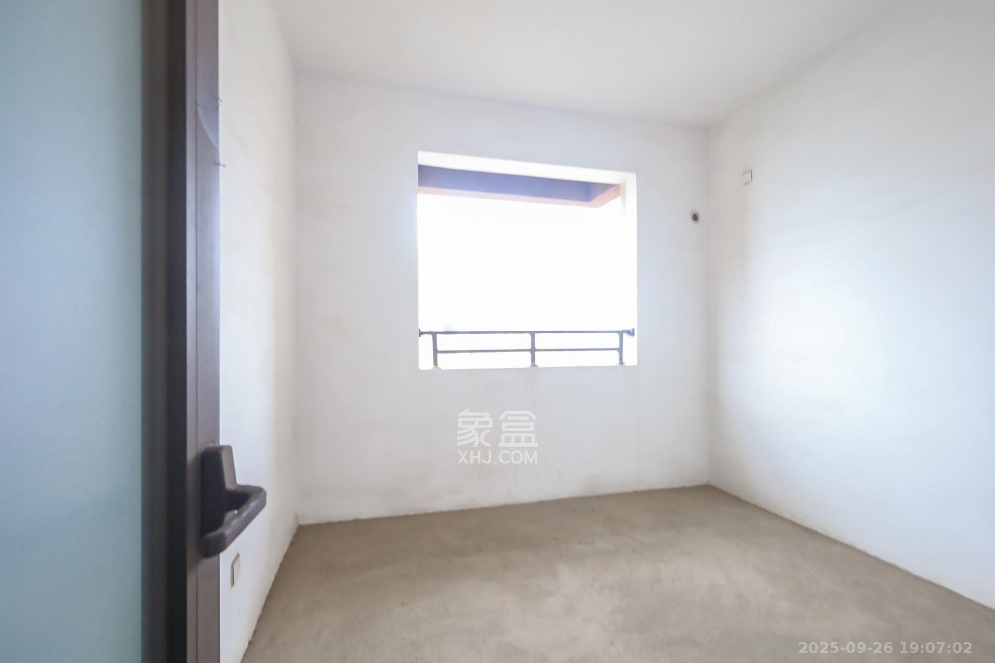 保利西海岸A区 4室2厅2卫 280.0万 保利西海岸A区 4室2厅2卫 280.0万卧室