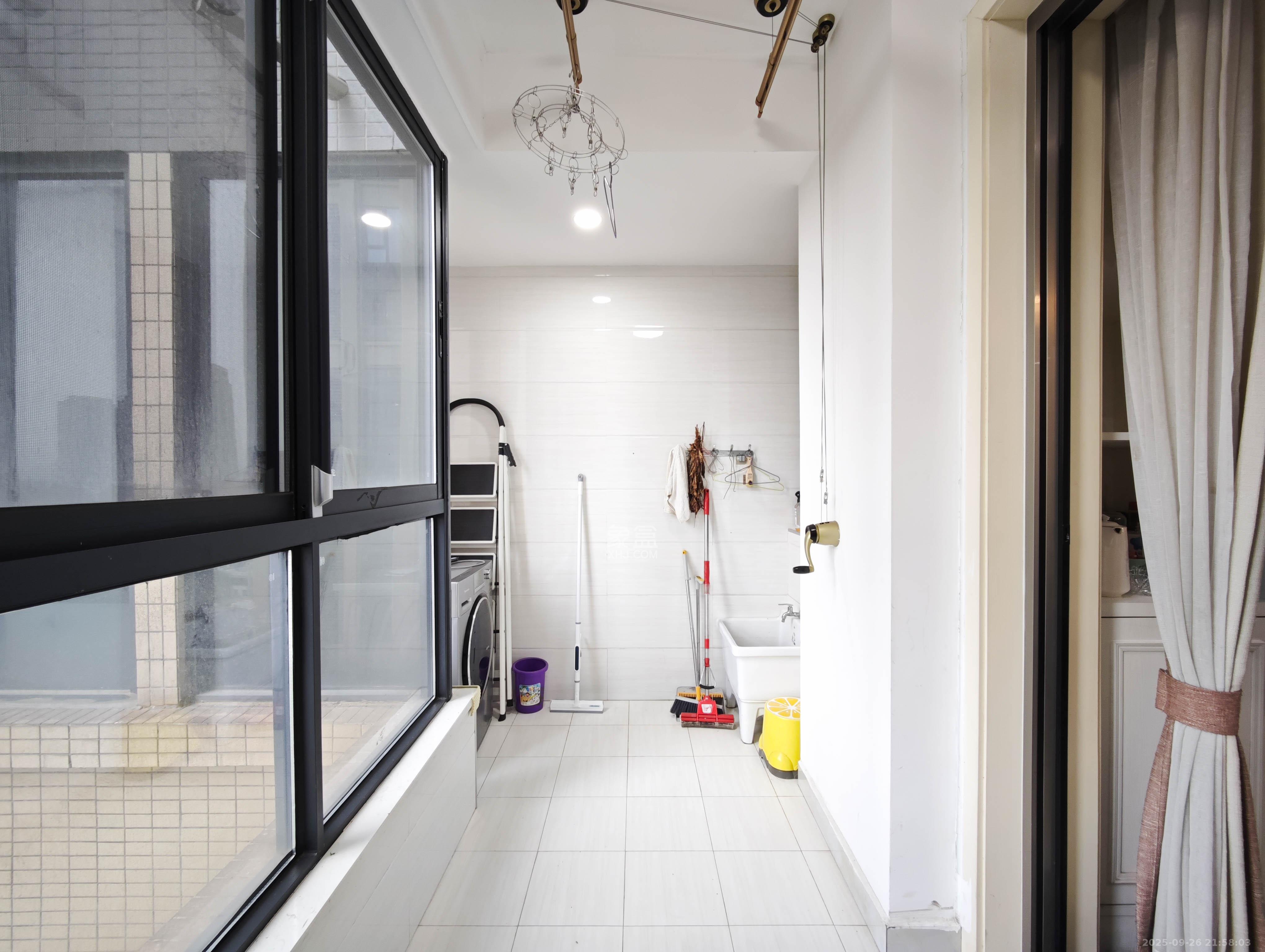 长房半岛蓝湾（观山月）  3室2厅2卫    104.0万其他