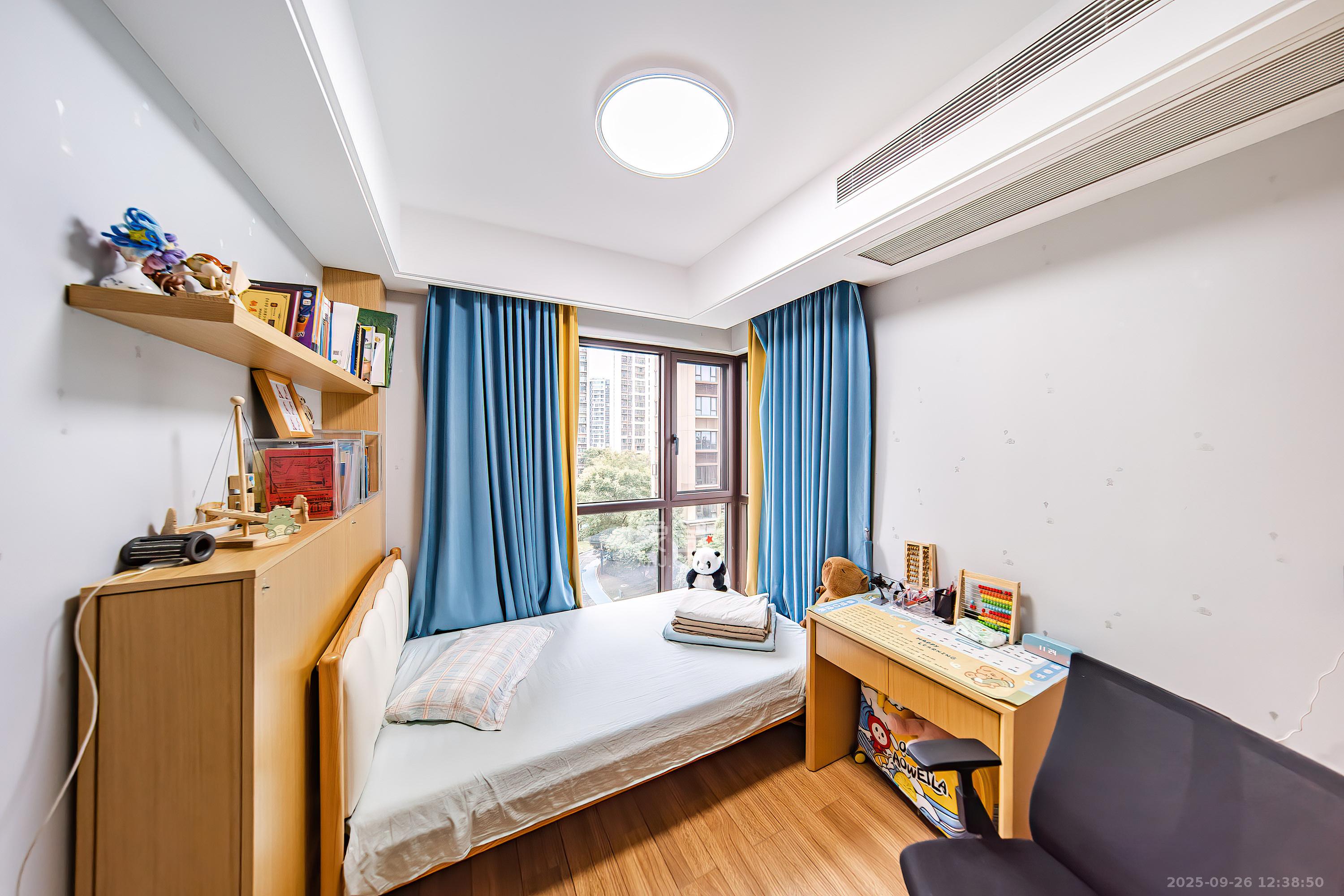 蓝光雍锦半岛 4室2厅2卫 180.0万 蓝光雍锦半岛 4室2厅2卫 180.0万卧室