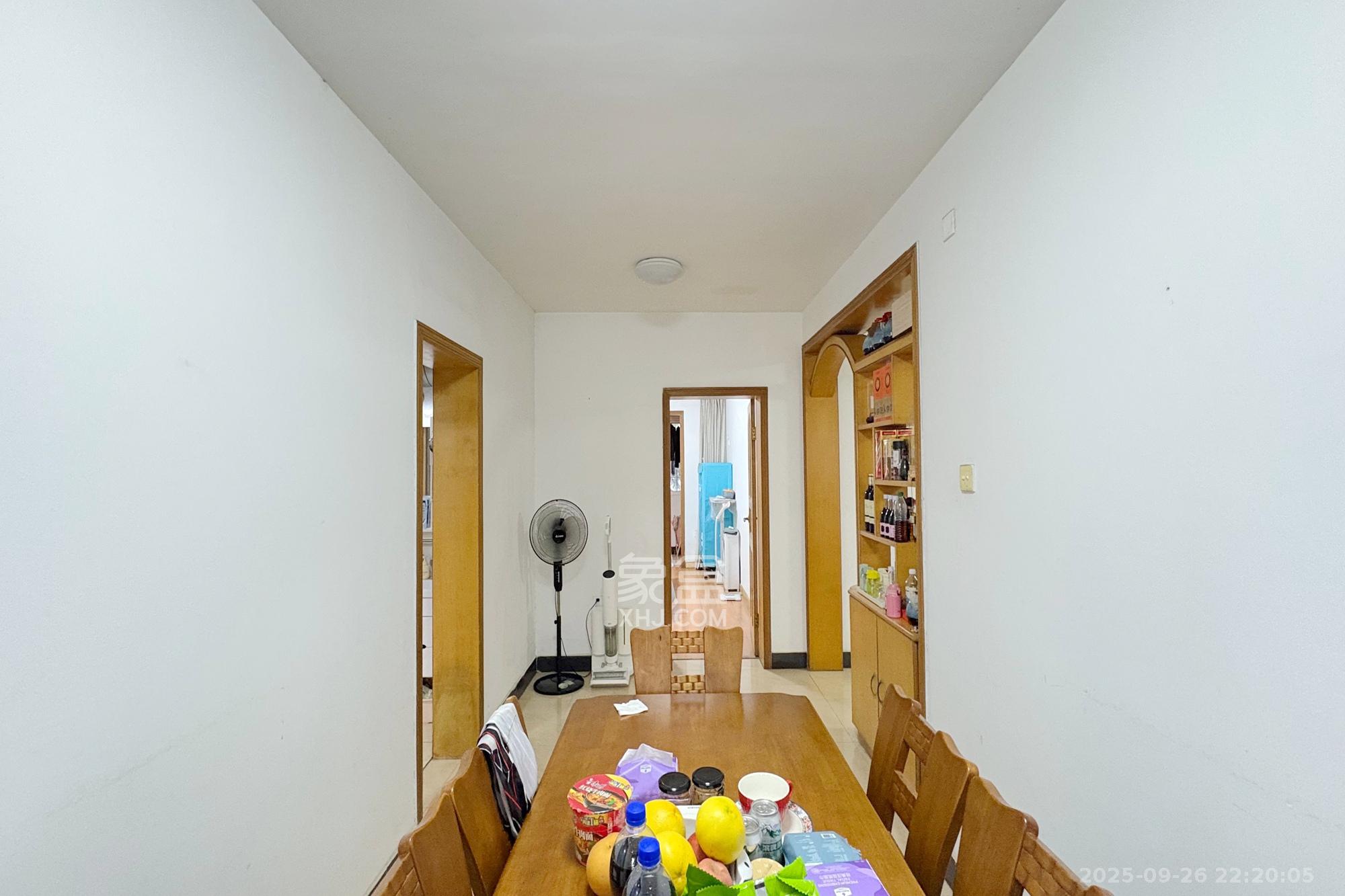 南明苑西区 3室2厅2卫 82.0万 南明苑西区 3室2厅2卫 82.0万客厅