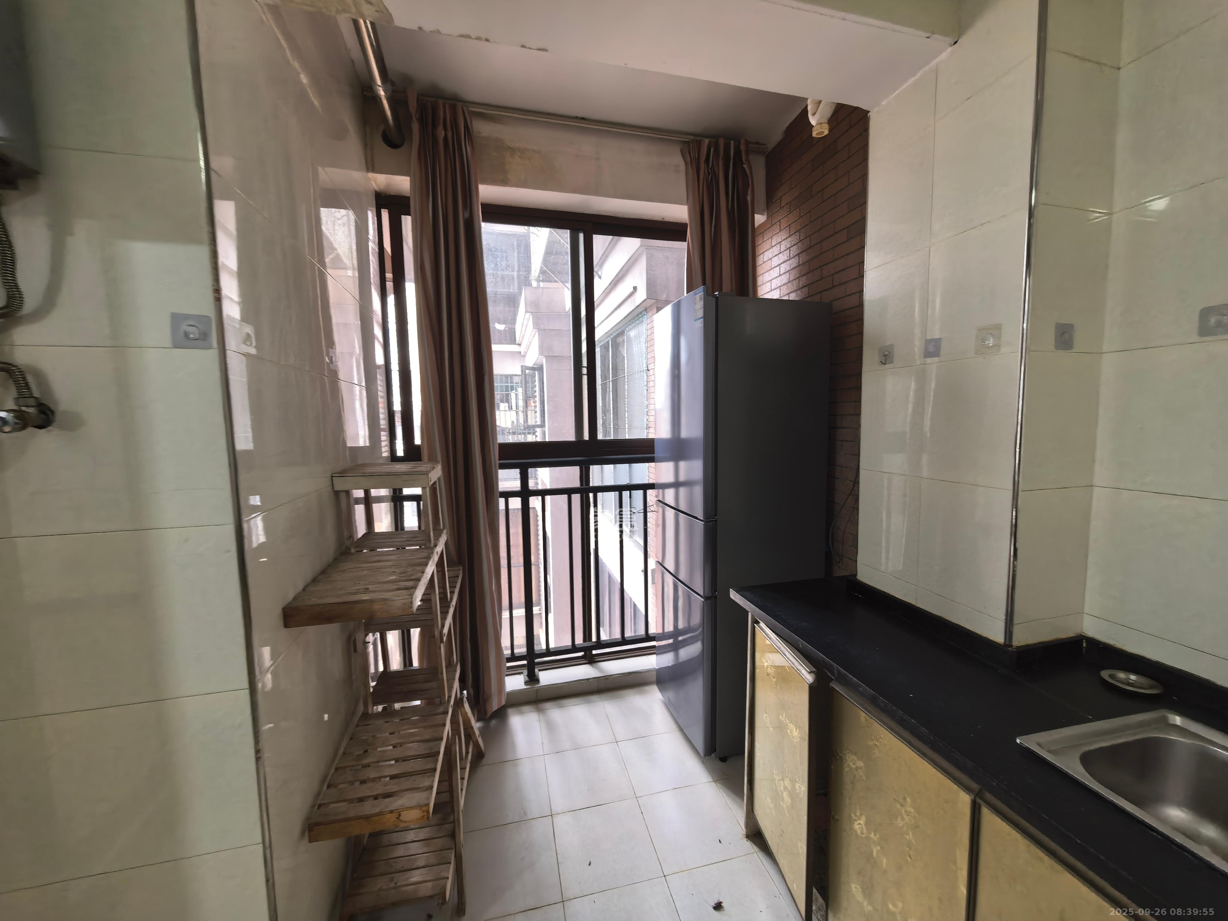 水岸世景 1室2厅1卫 1600.0元/月 水岸世景 1室2厅1卫 1600.0元/月室内图