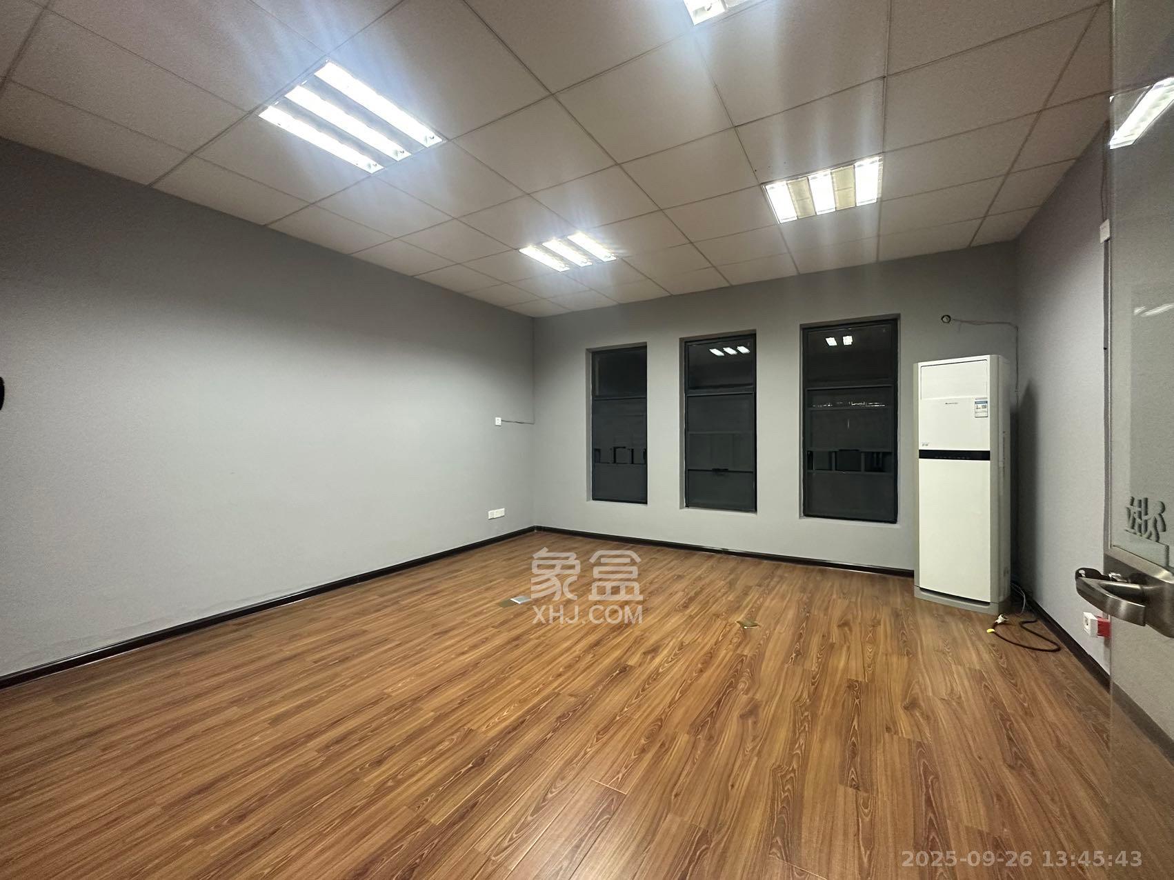 藏珑湖上国际花园 6室2厅2卫 8000.0元/月 藏珑湖上国际花园 6室2厅2卫 8000.0元/月室内图