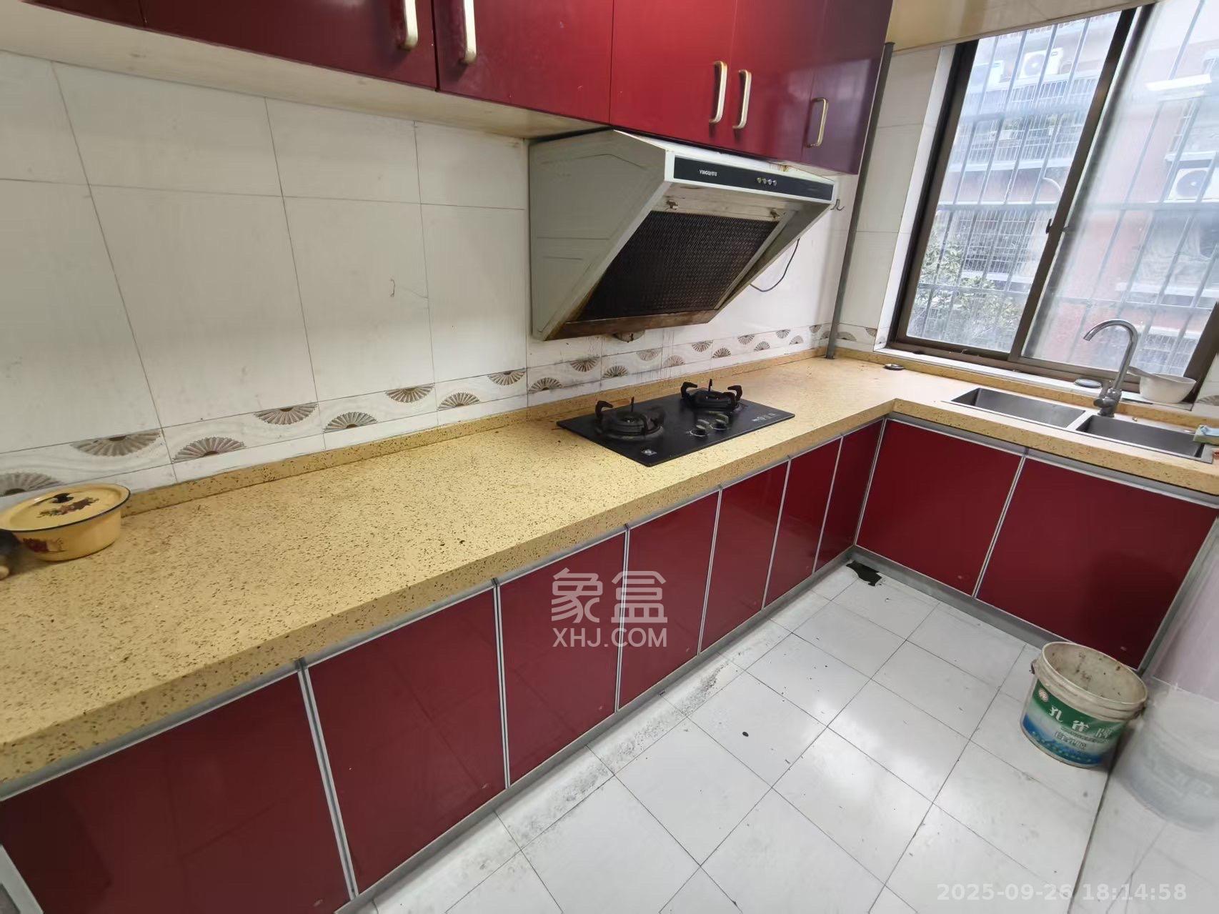 莲湖汽配城  3室2厅1卫    1800.0元/月室内图