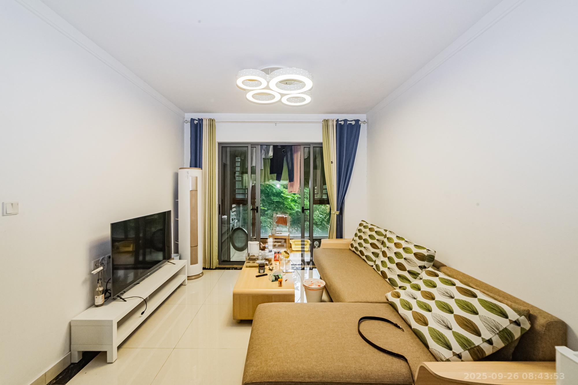 珠江郦城公园1号 2室2厅1卫 90.0万 珠江郦城公园1号 2室2厅1卫 90.0万客厅