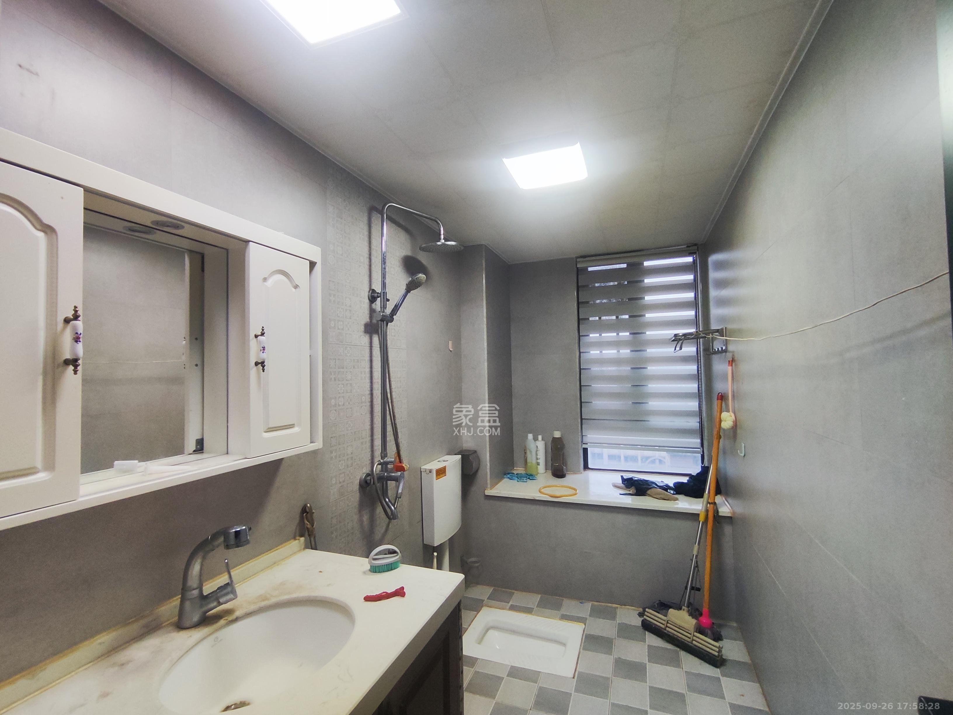 华润凤凰城三期 3室1厅2卫 2500.00元/月 华润凤凰城三期 3室1厅2卫 2500.00元/月室内图