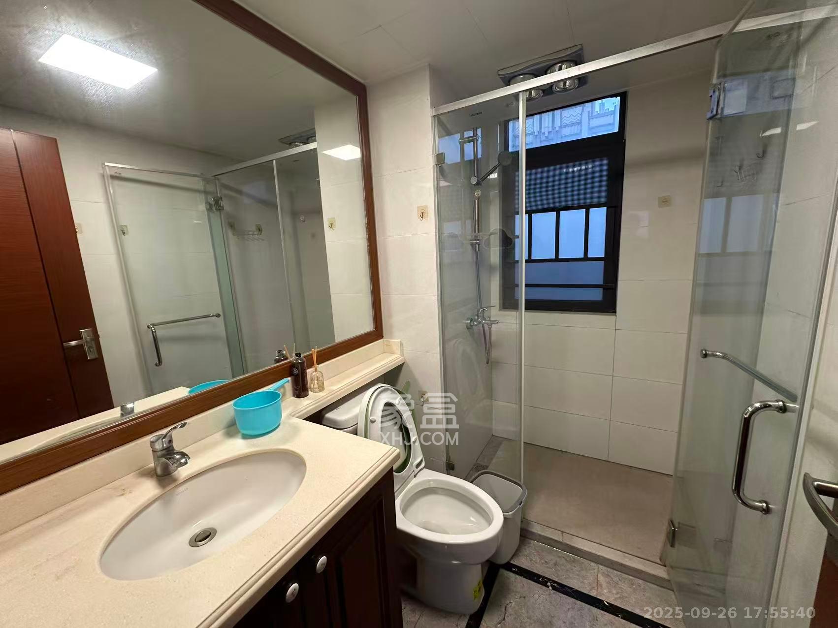 中海国际五期 3室2厅2卫 2300.0元/月 中海国际五期 3室2厅2卫 2300.0元/月室内图