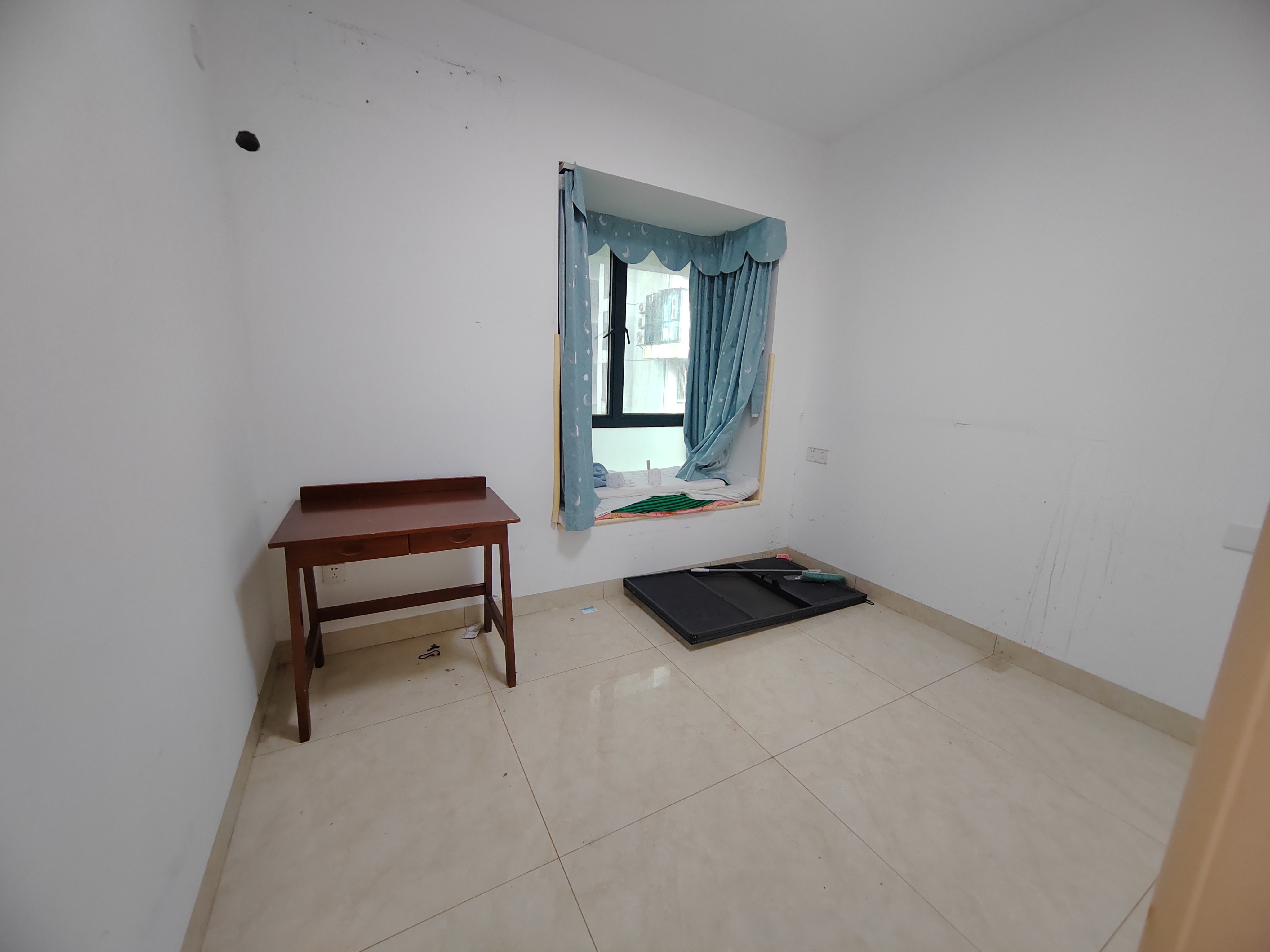 蓝海瑞园  2室2厅1卫    95.0万客厅