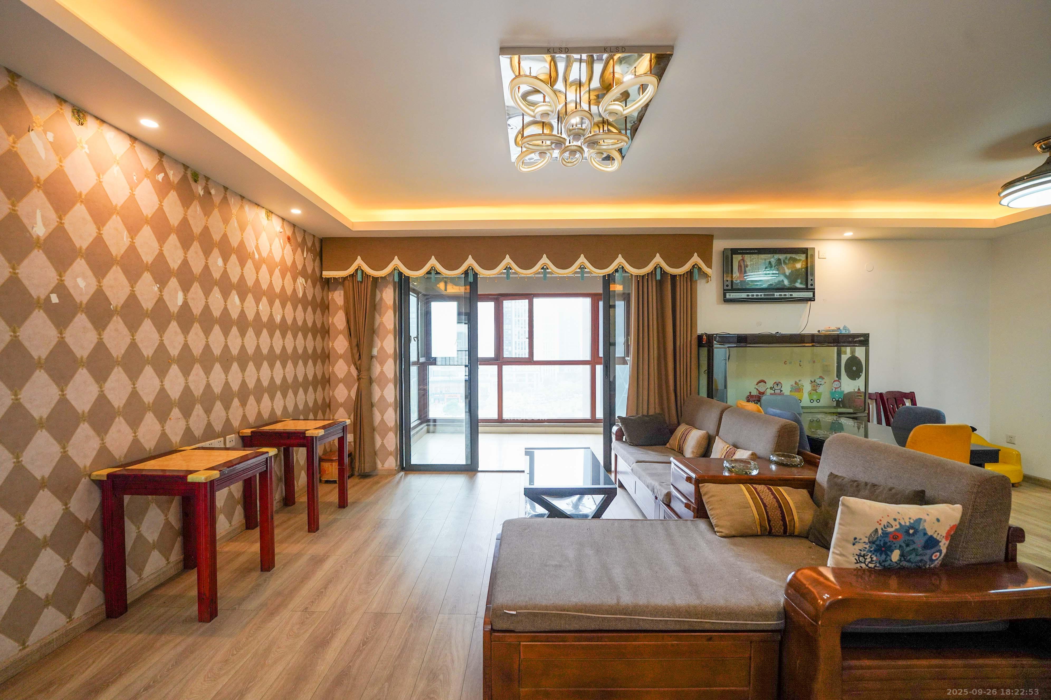 汇金城/嘉华城（二期、三期）  4室2厅2卫    162.0万