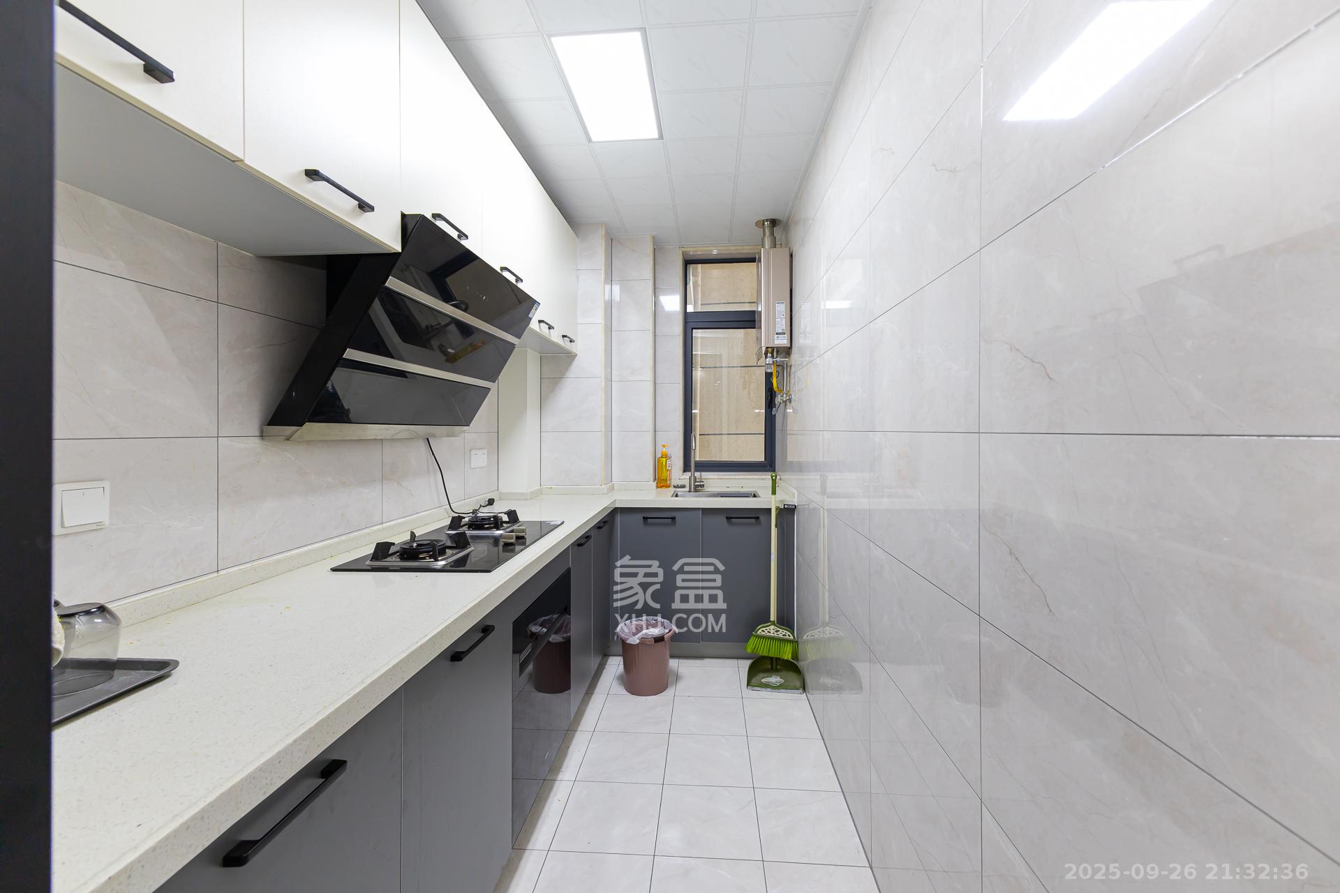 明发阅江悦府  2室2厅1卫    78.0万厨房