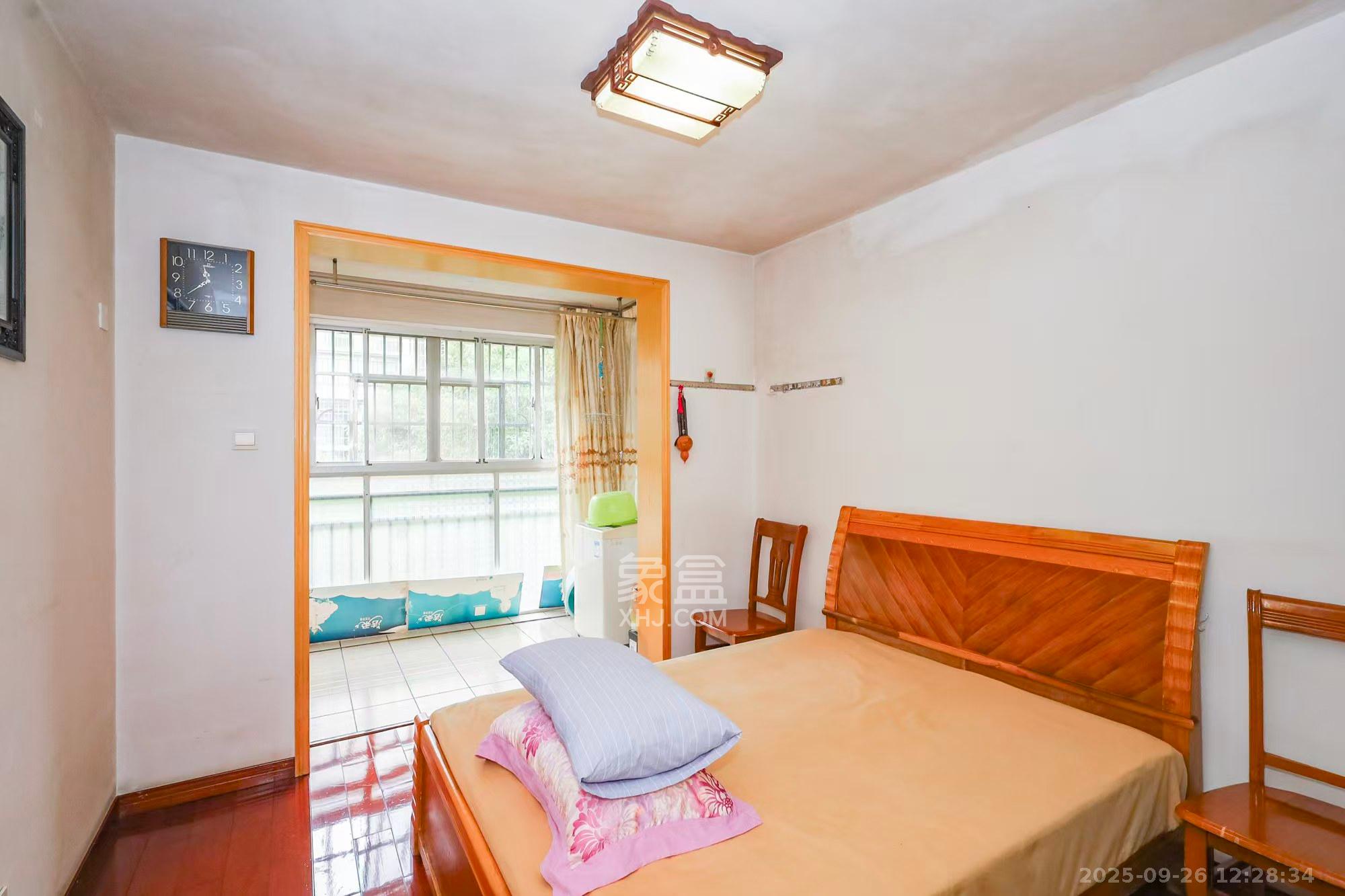 新诚小区 2室1厅1卫 1400.0元/月 新诚小区 2室1厅1卫 1400.0元/月室内图