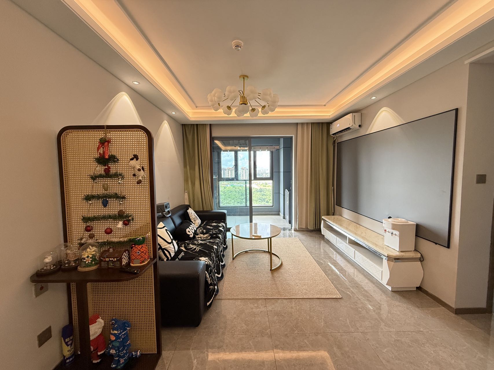 环球100宝龙城 3室2厅2卫 90.0万 环球100宝龙城 3室2厅2卫 90.0万客厅