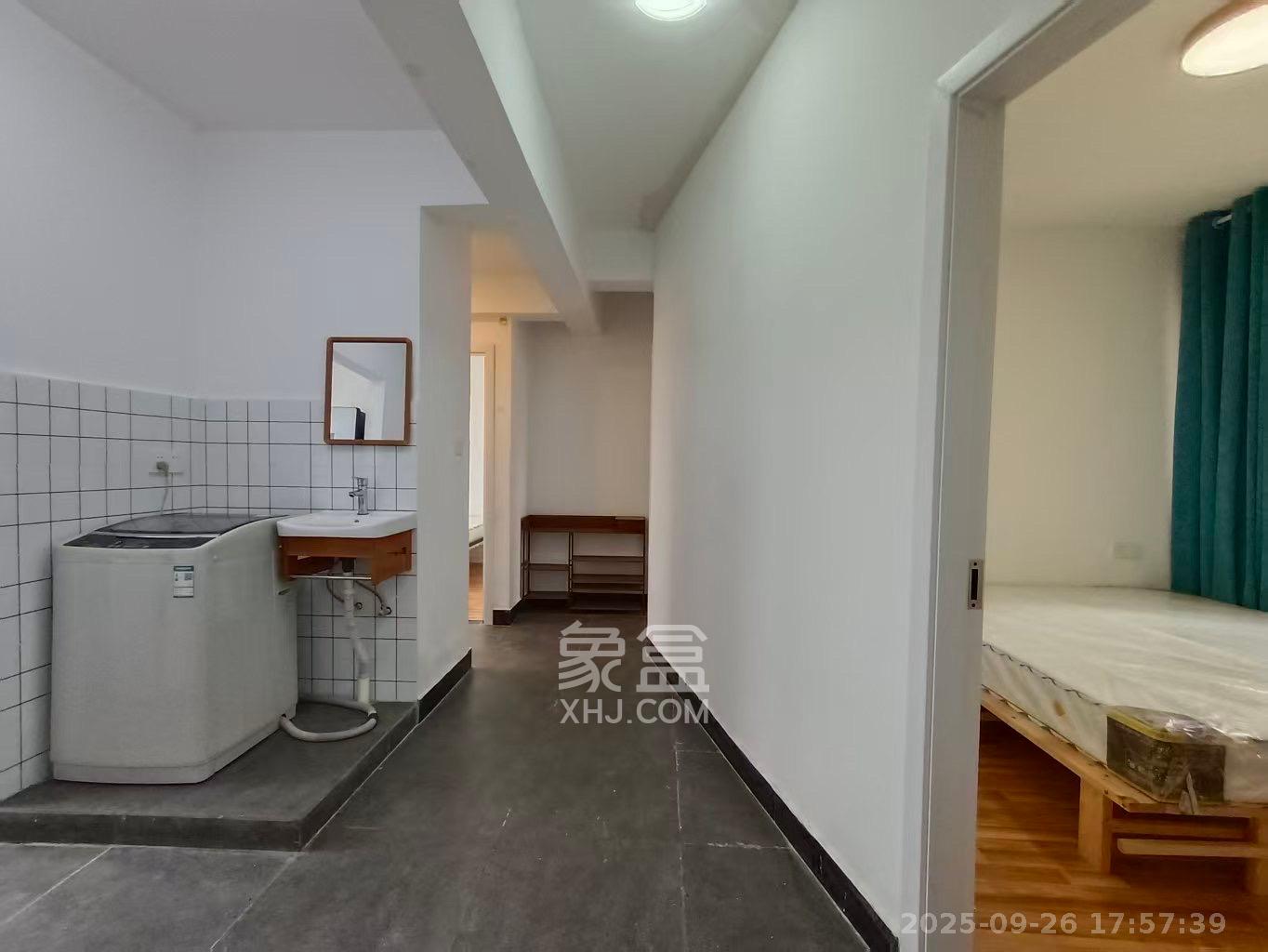 荣盛花语馨苑 4室2厅2卫 2800.0元/月 荣盛花语馨苑 4室2厅2卫 2800.0元/月室内图