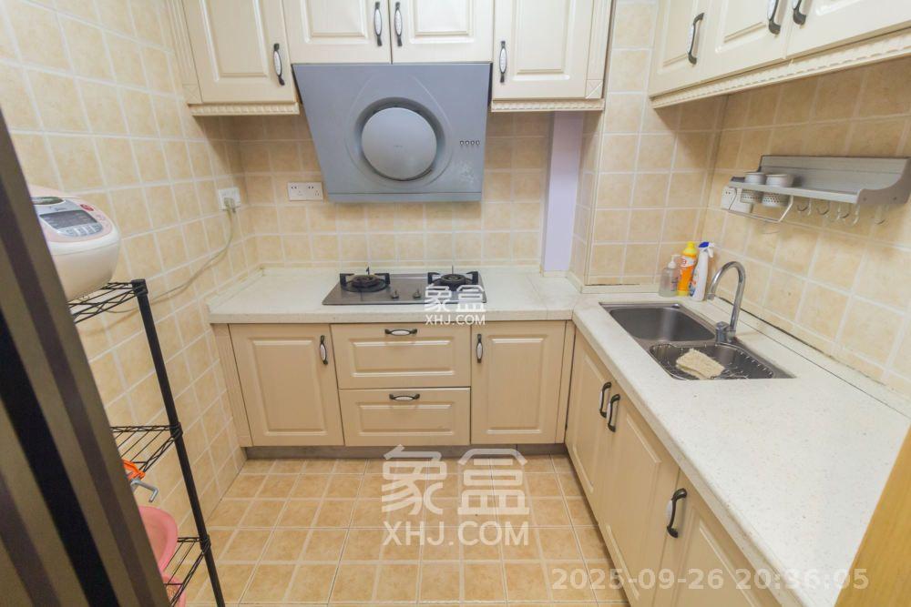 爵士湘  1室2厅1卫    1600.0元/月室内图