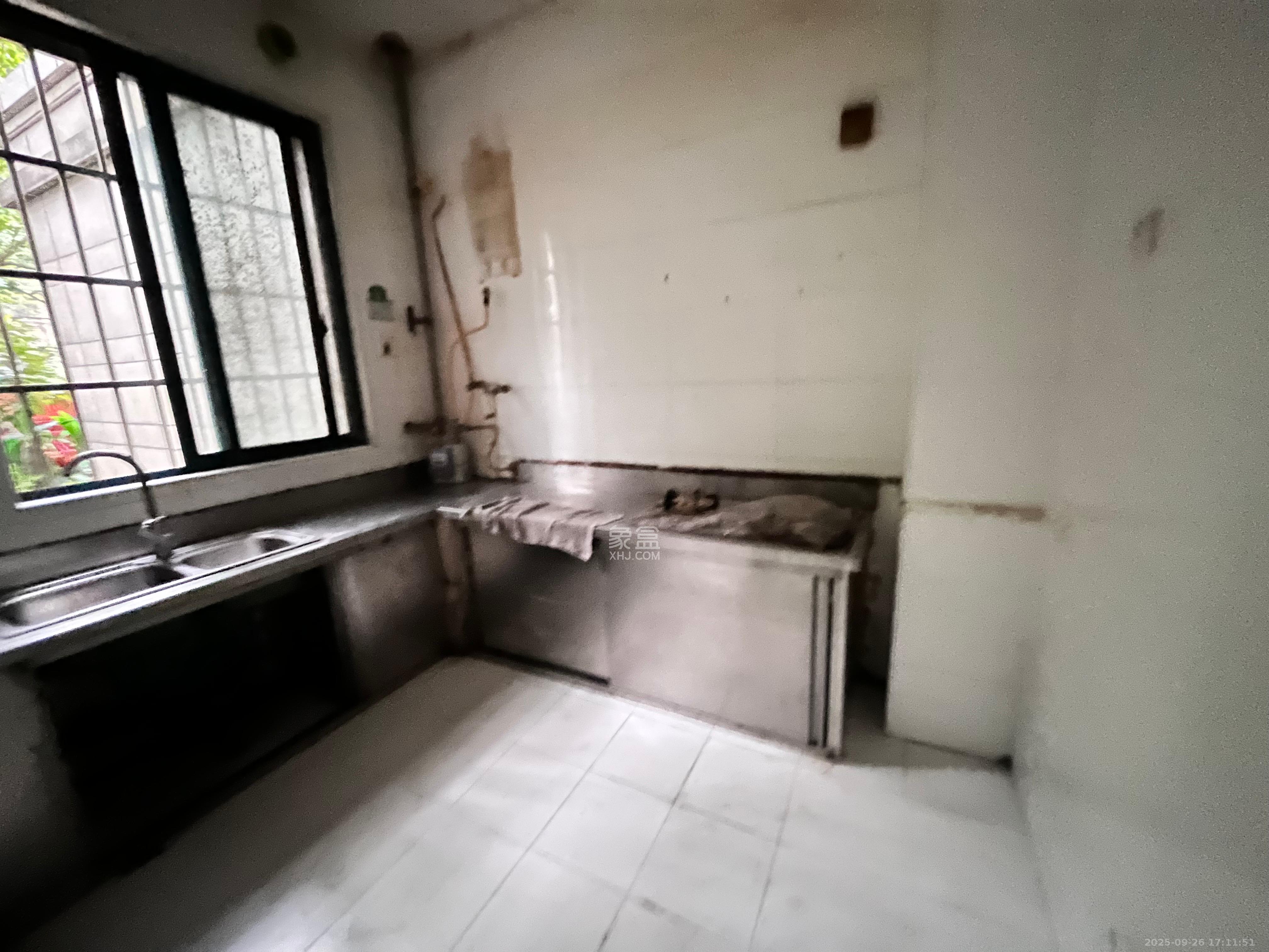 星城世家 4室2厅2卫 3000.0元/月 星城世家 4室2厅2卫 3000.0元/月室内图