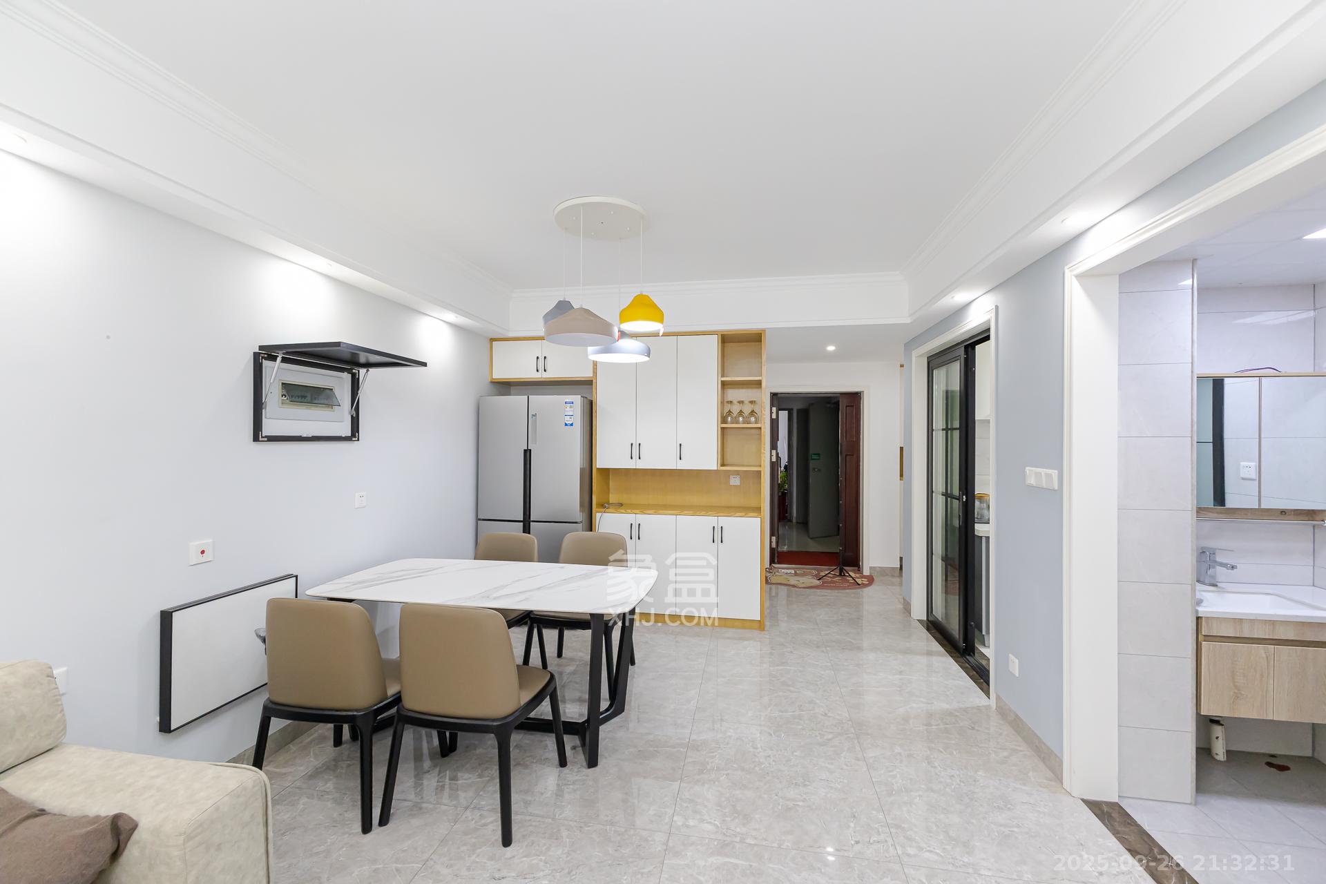 明发阅江悦府 2室2厅1卫 78.0万 明发阅江悦府 2室2厅1卫 78.0万客厅