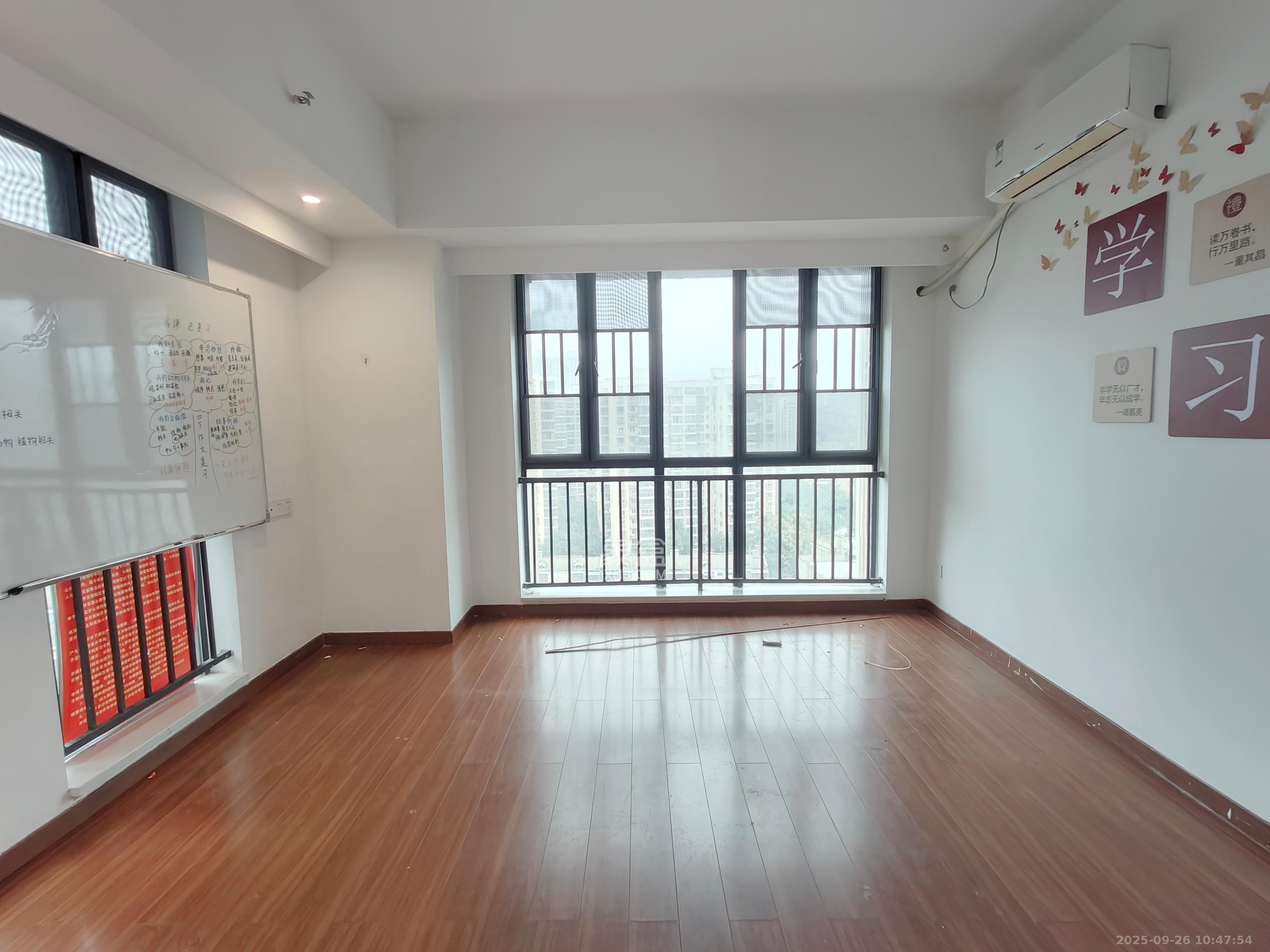 荣泰广场 1室1厅1卫 1200.0元/月 荣泰广场 1室1厅1卫 1200.0元/月室内图