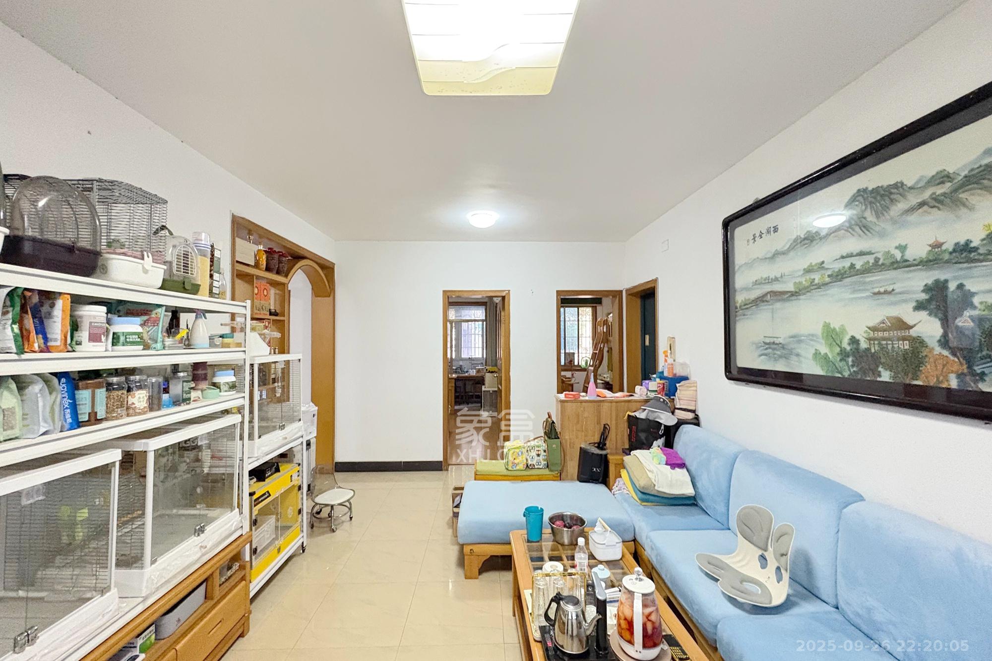 南明苑西区 3室2厅2卫 82.0万 南明苑西区 3室2厅2卫 82.0万客厅