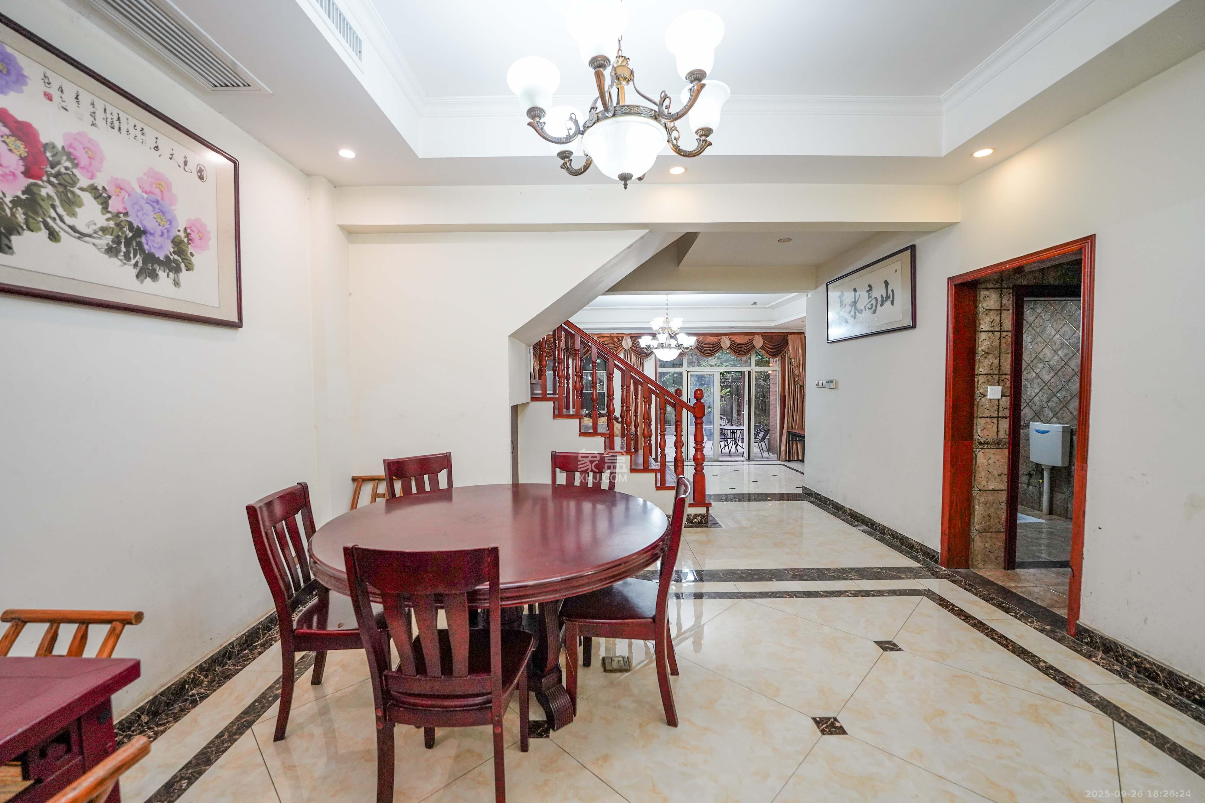 格兰小镇 1室0厅0卫 358.0万 格兰小镇 1室0厅0卫 358.0万客厅