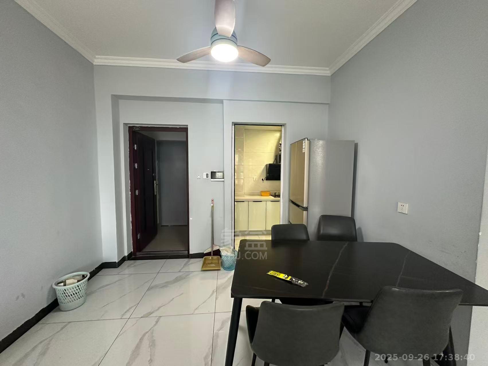 春藤小镇 3室2厅1卫 1800.0元/月 春藤小镇 3室2厅1卫 1800.0元/月室内图