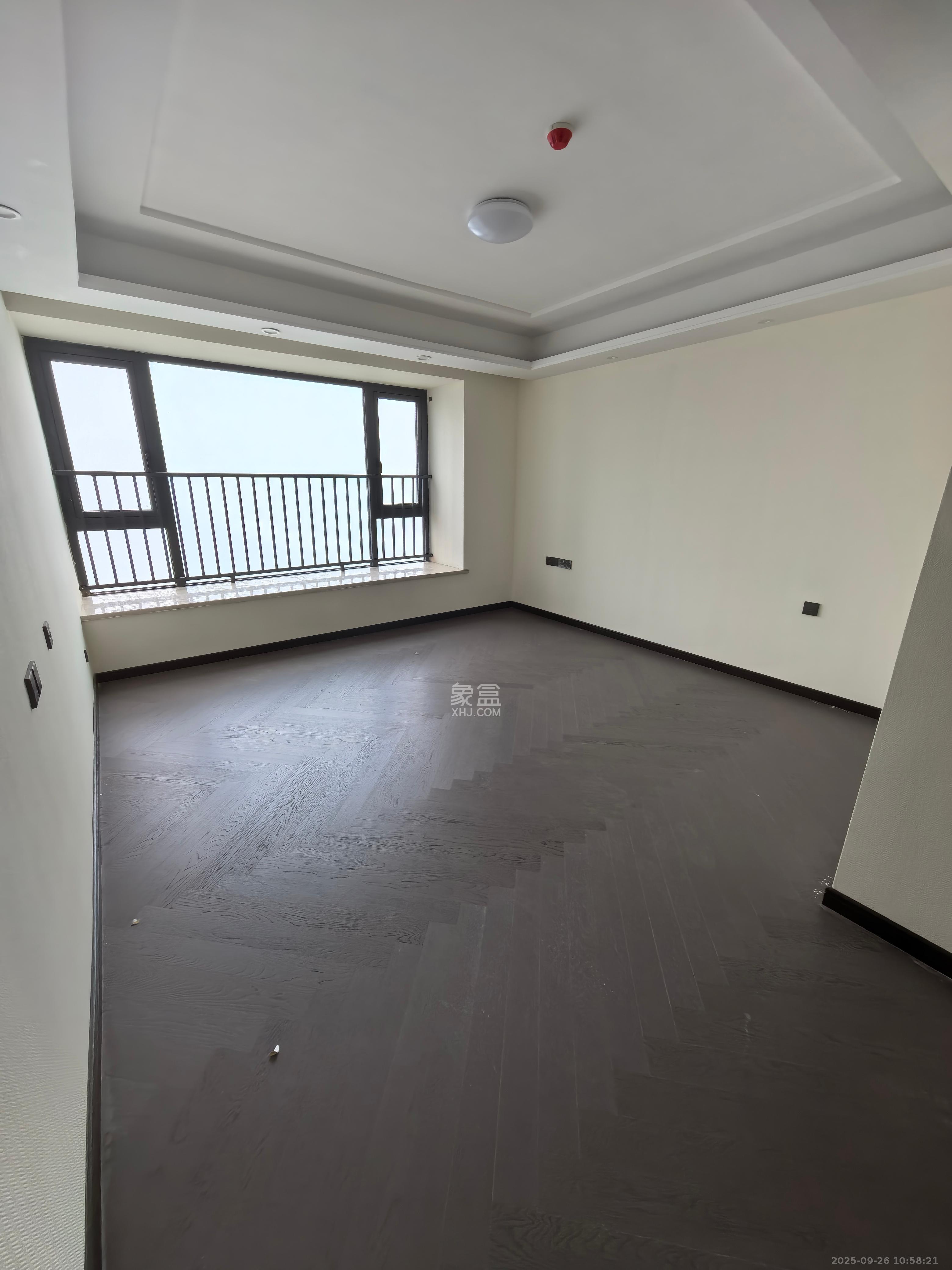 绿地V岛  4室2厅3卫    8000.0元/月室内图